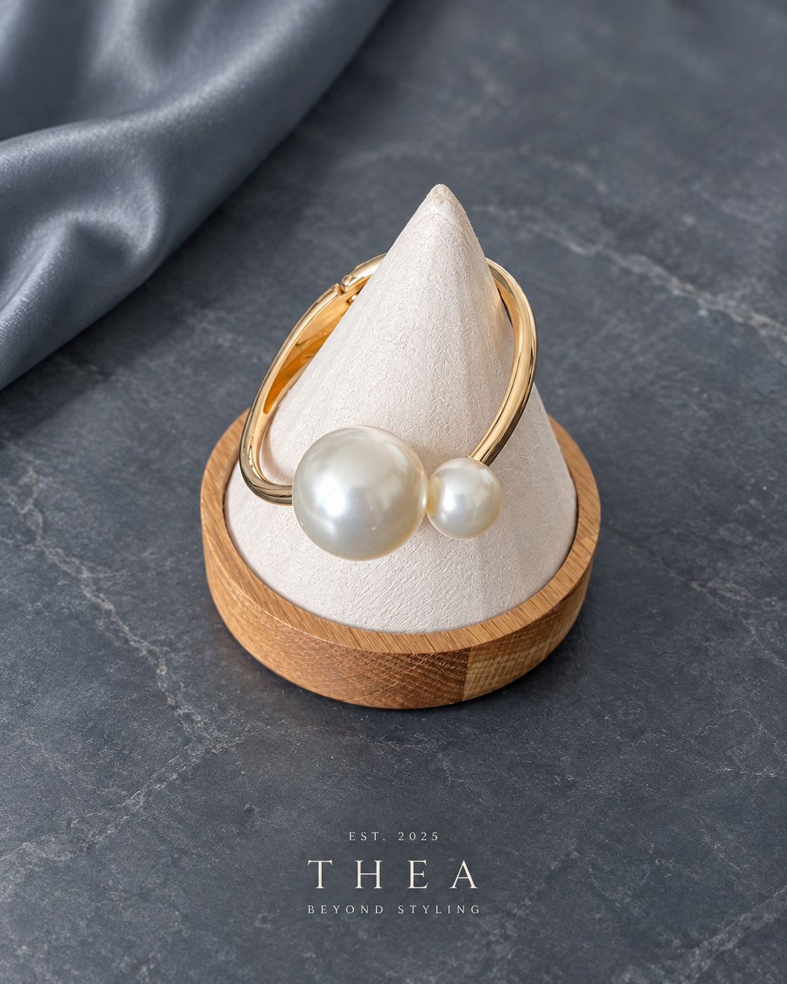 Duo Pearl Cuff in pearl white and gold tone