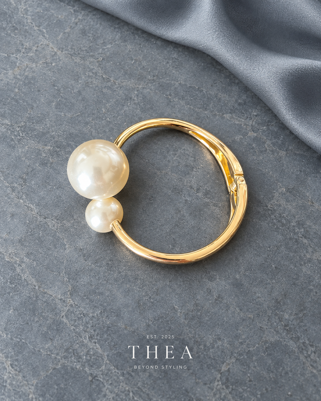 Duo Pearl Cuff in pearl white and gold tone