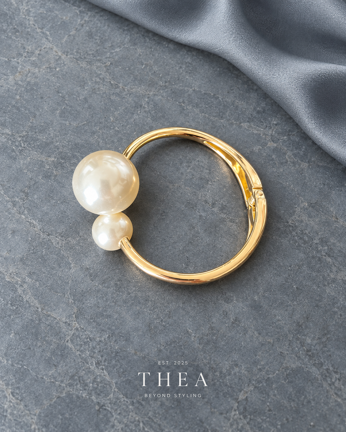 Duo Pearl Cuff in pearl white and gold tone