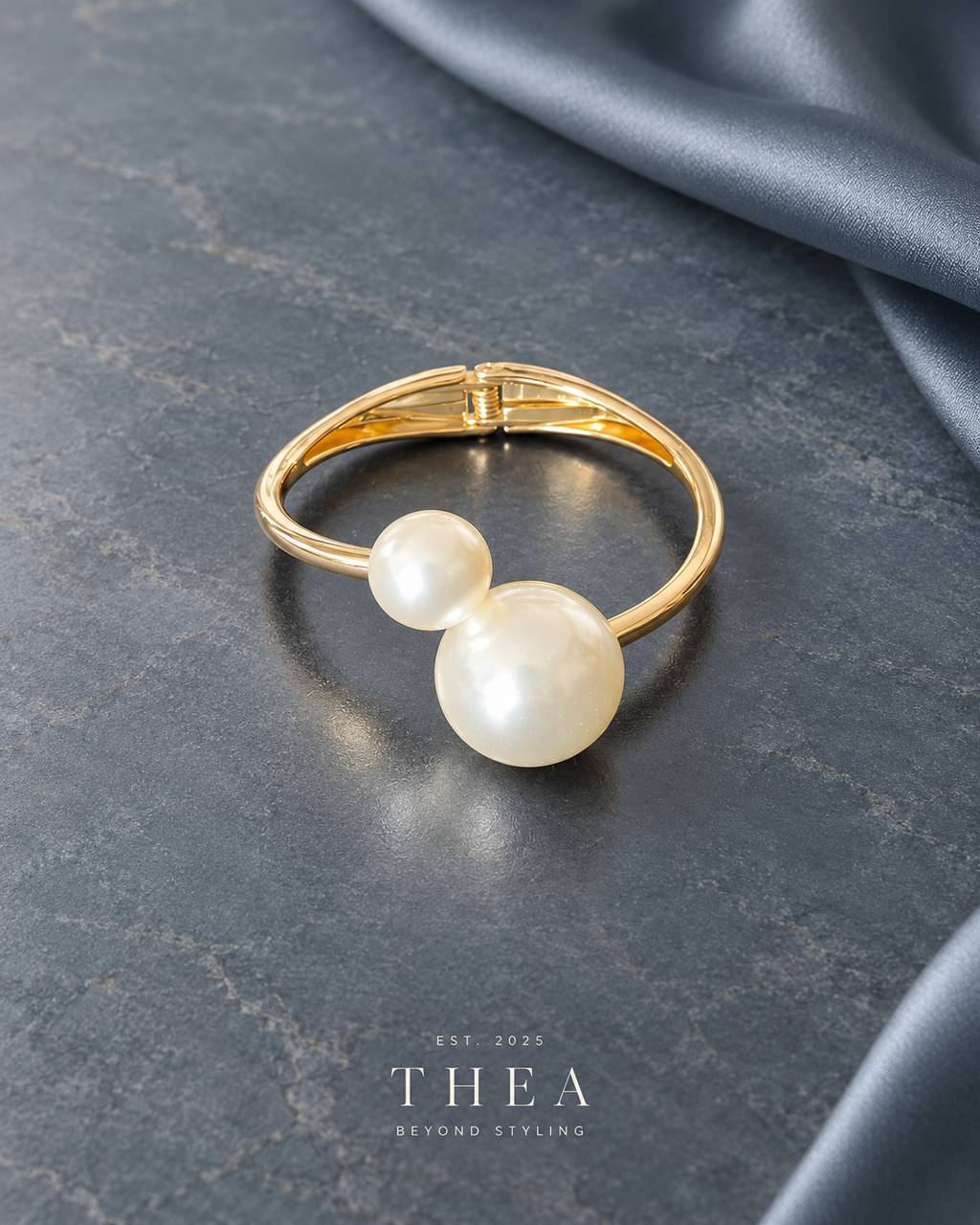 Duo Pearl Cuff in pearl white and gold tone