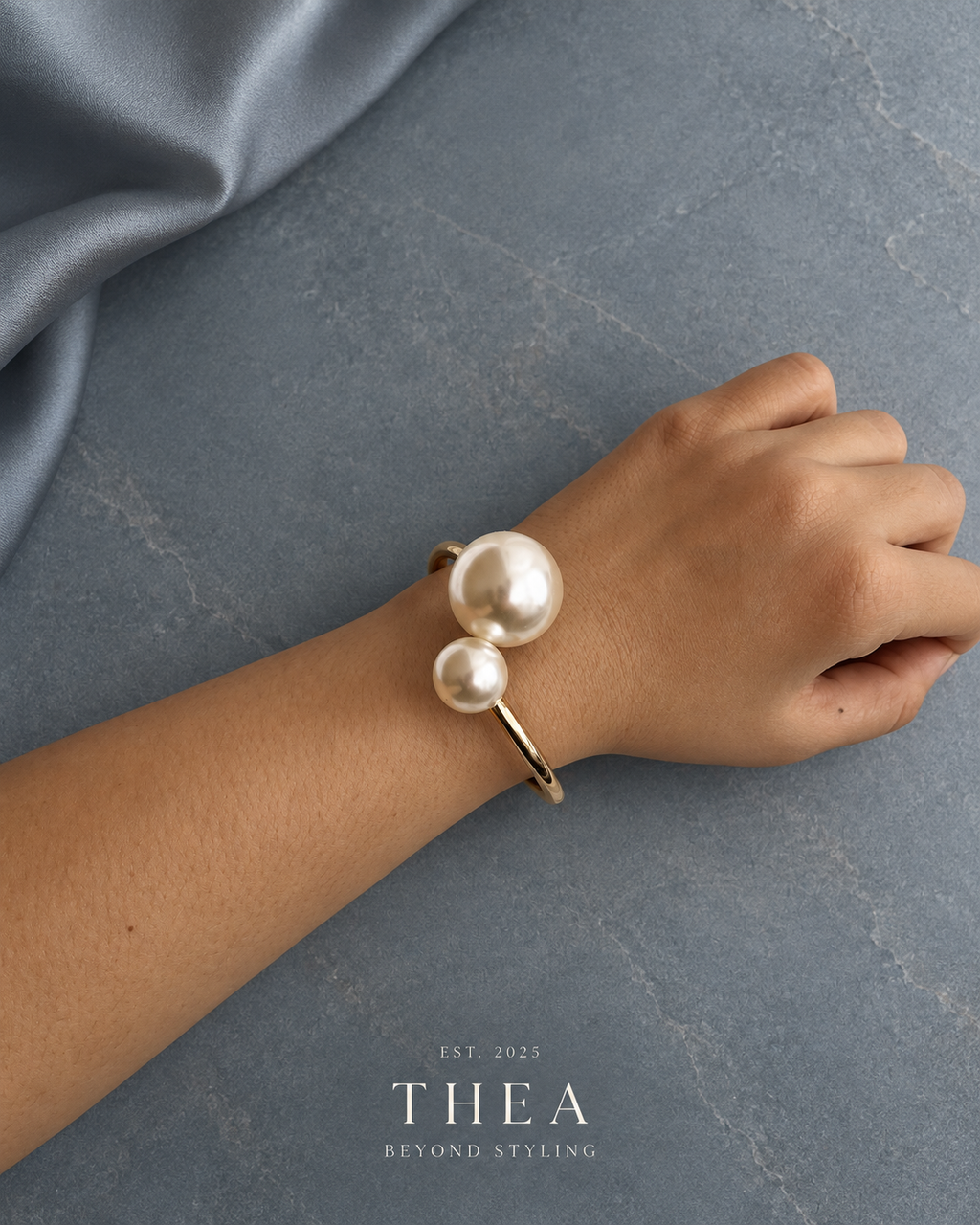Duo Pearl Cuff in pearl white and gold tone