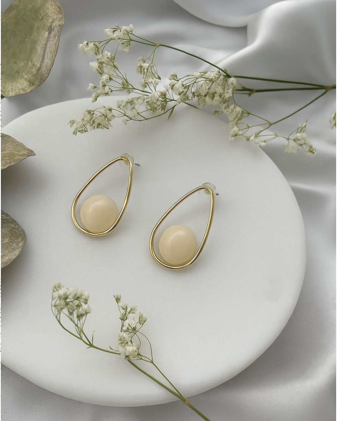 HILDA WHITE EARRINGS