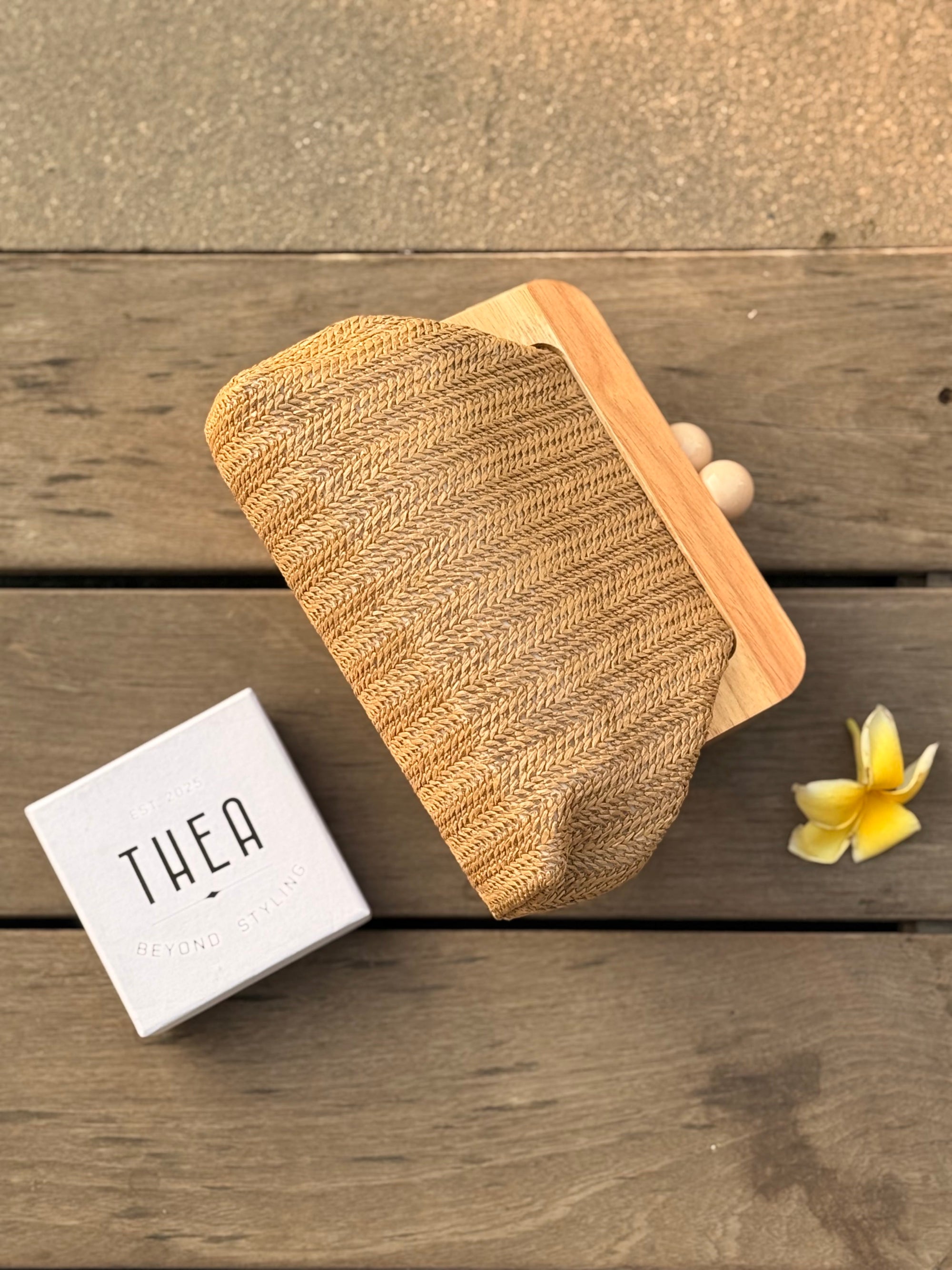TERRA WEAVE CLUTCH APRICOT
