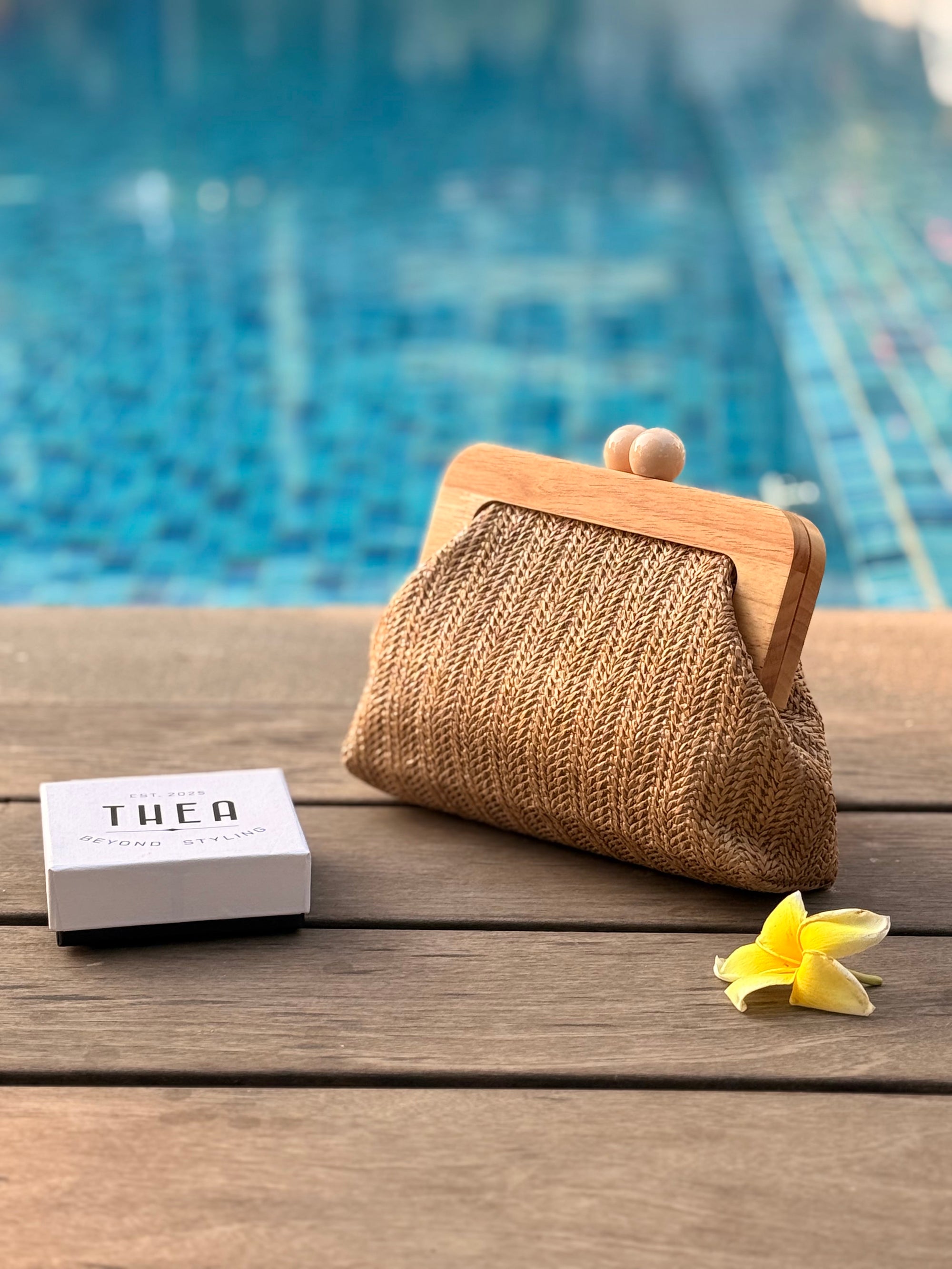 TERRA WEAVE CLUTCH APRICOT
