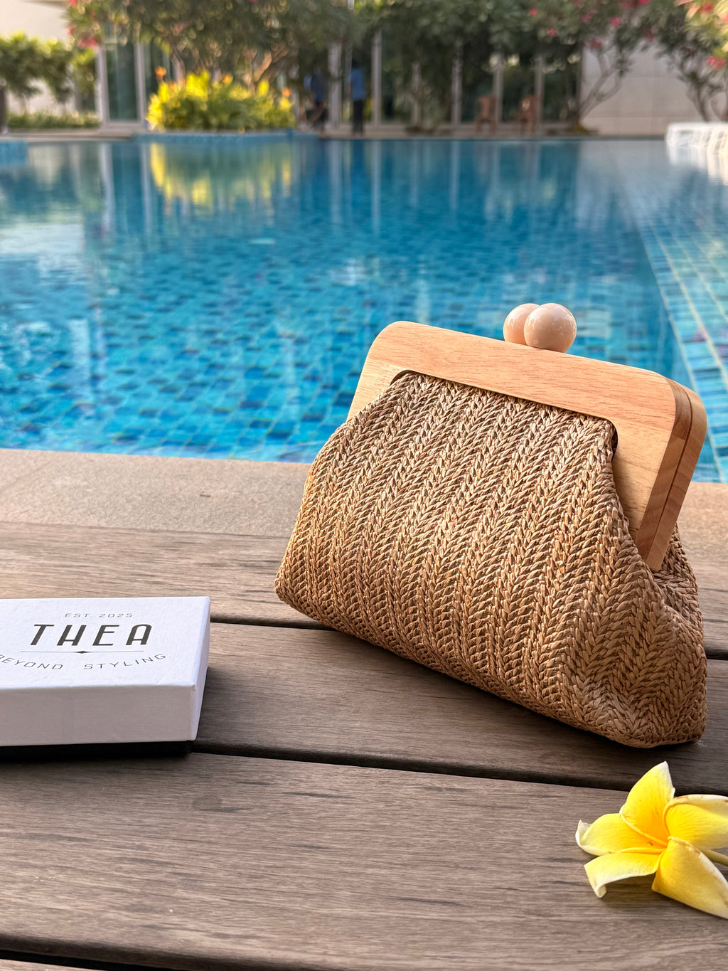 TERRA WEAVE CLUTCH APRICOT