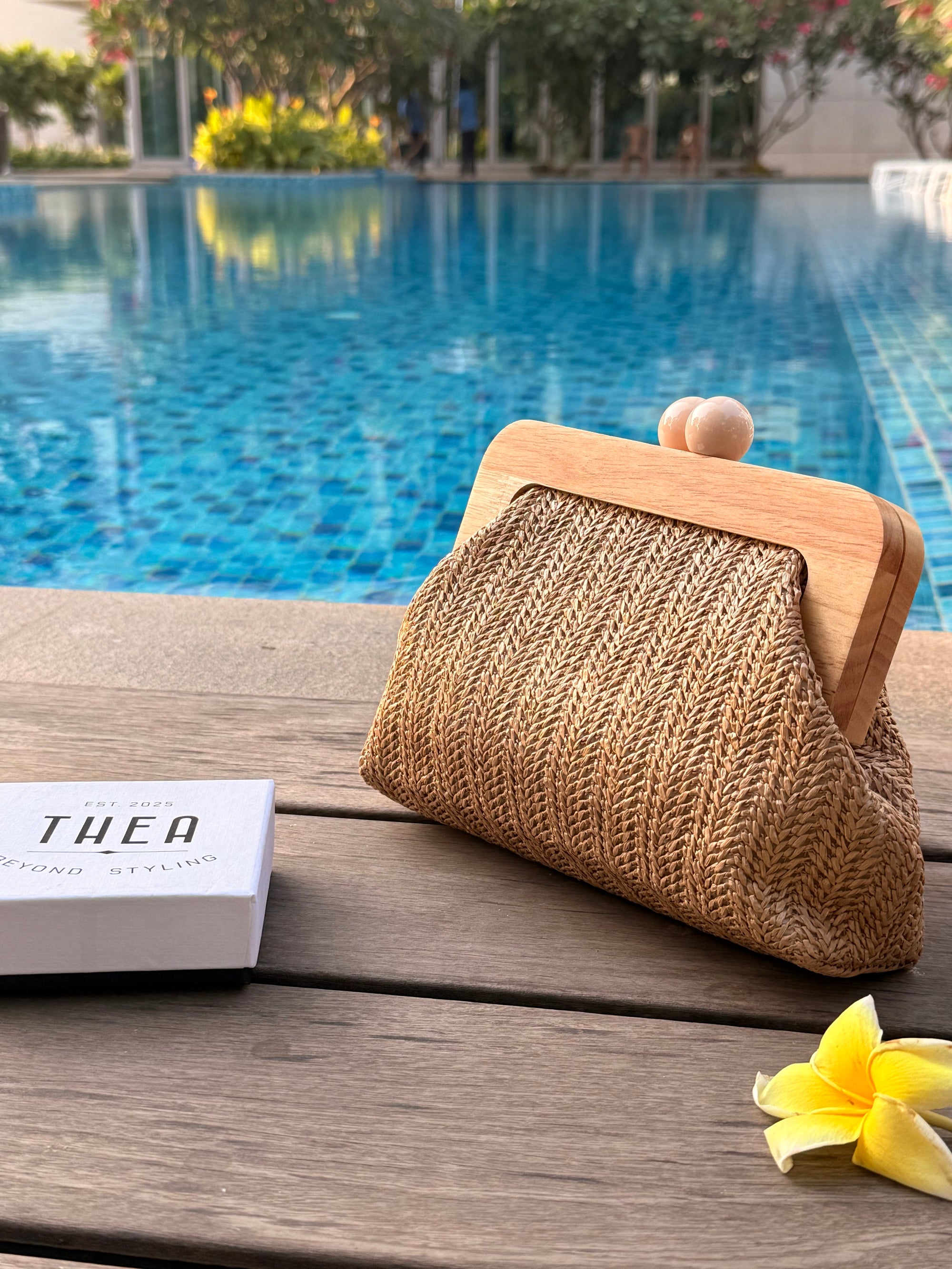 TERRA WEAVE CLUTCH APRICOT