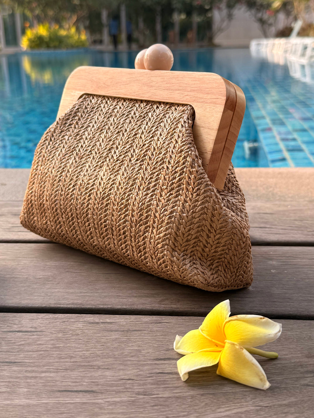 TERRA WEAVE CLUTCH APRICOT