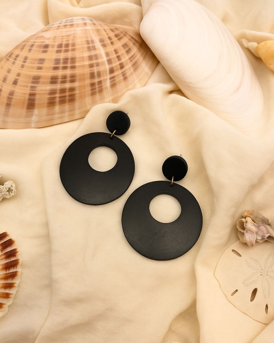 IOANNA BLACK EARRINGS