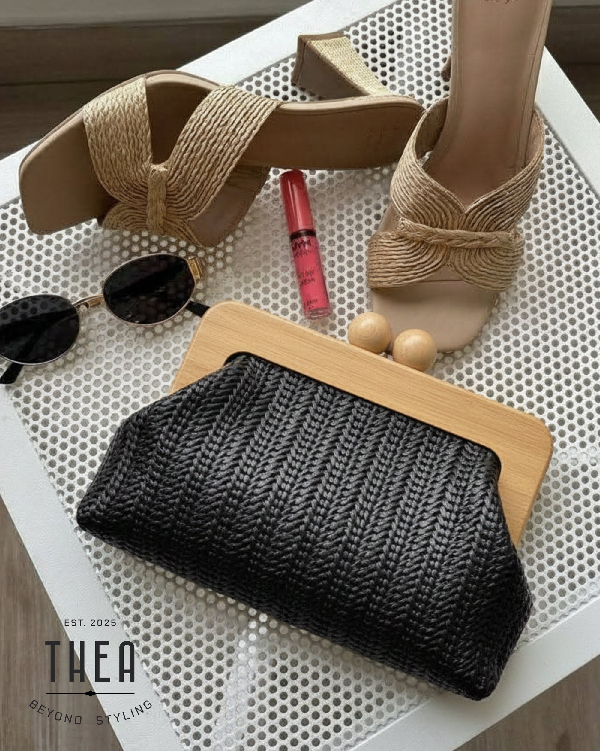 TERRA WEAVE CLUTCH BLACK