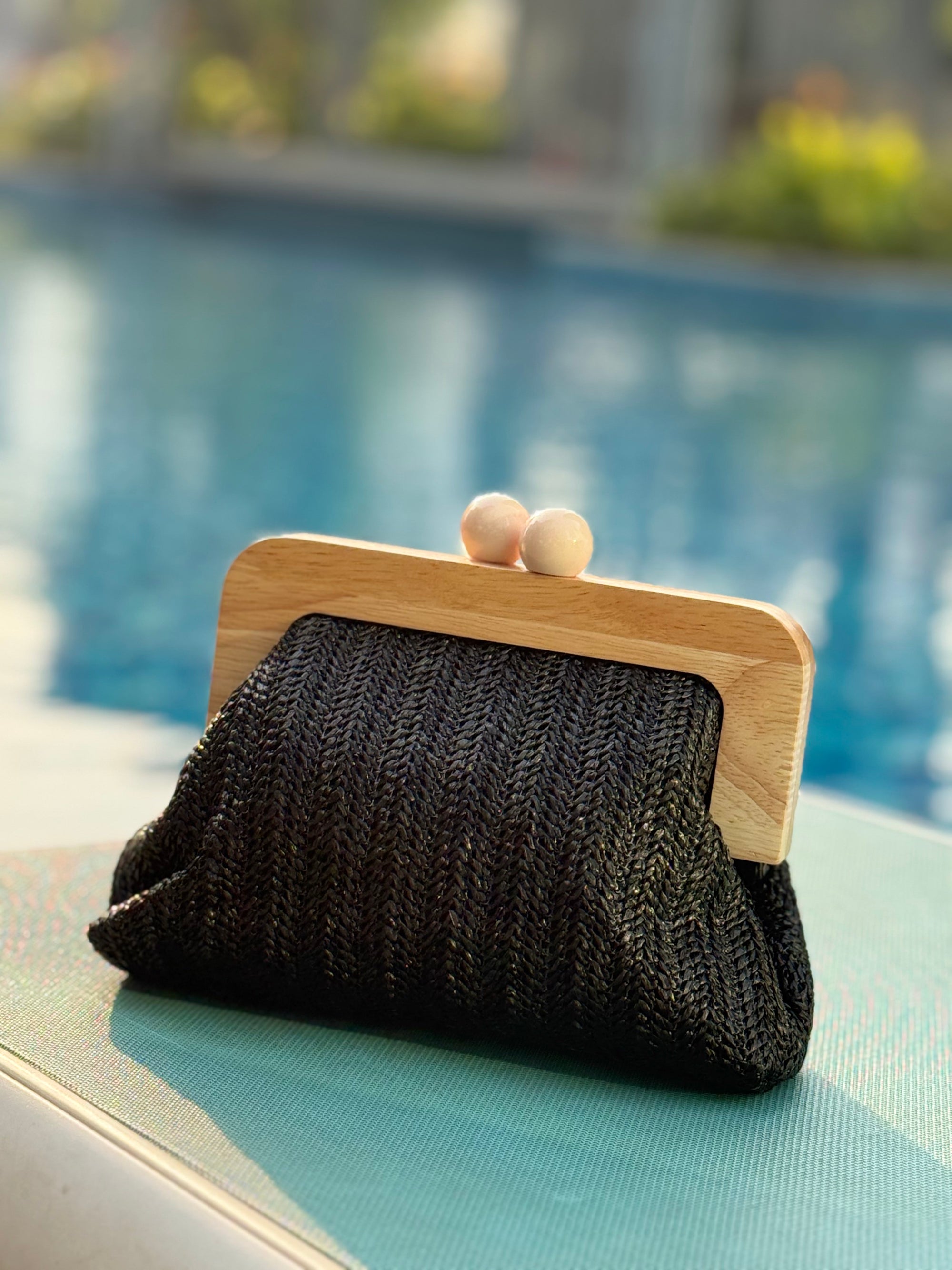 TERRA WEAVE CLUTCH BLACK