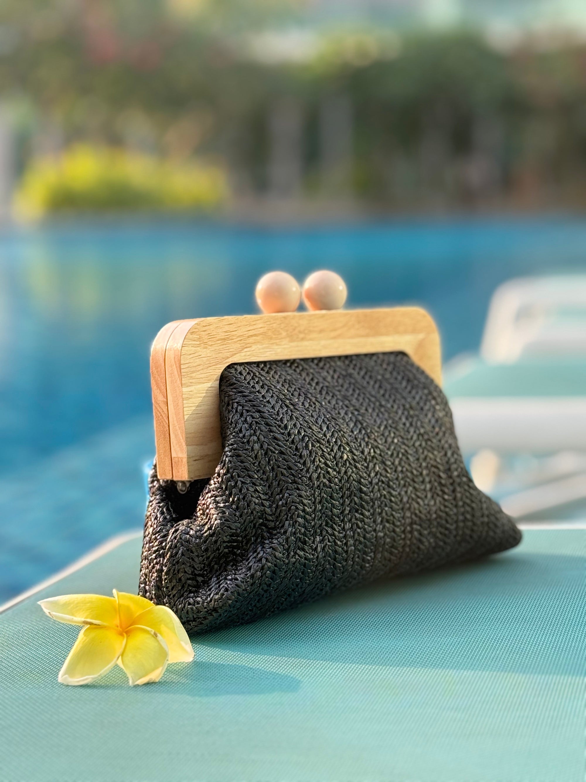 TERRA WEAVE CLUTCH BLACK