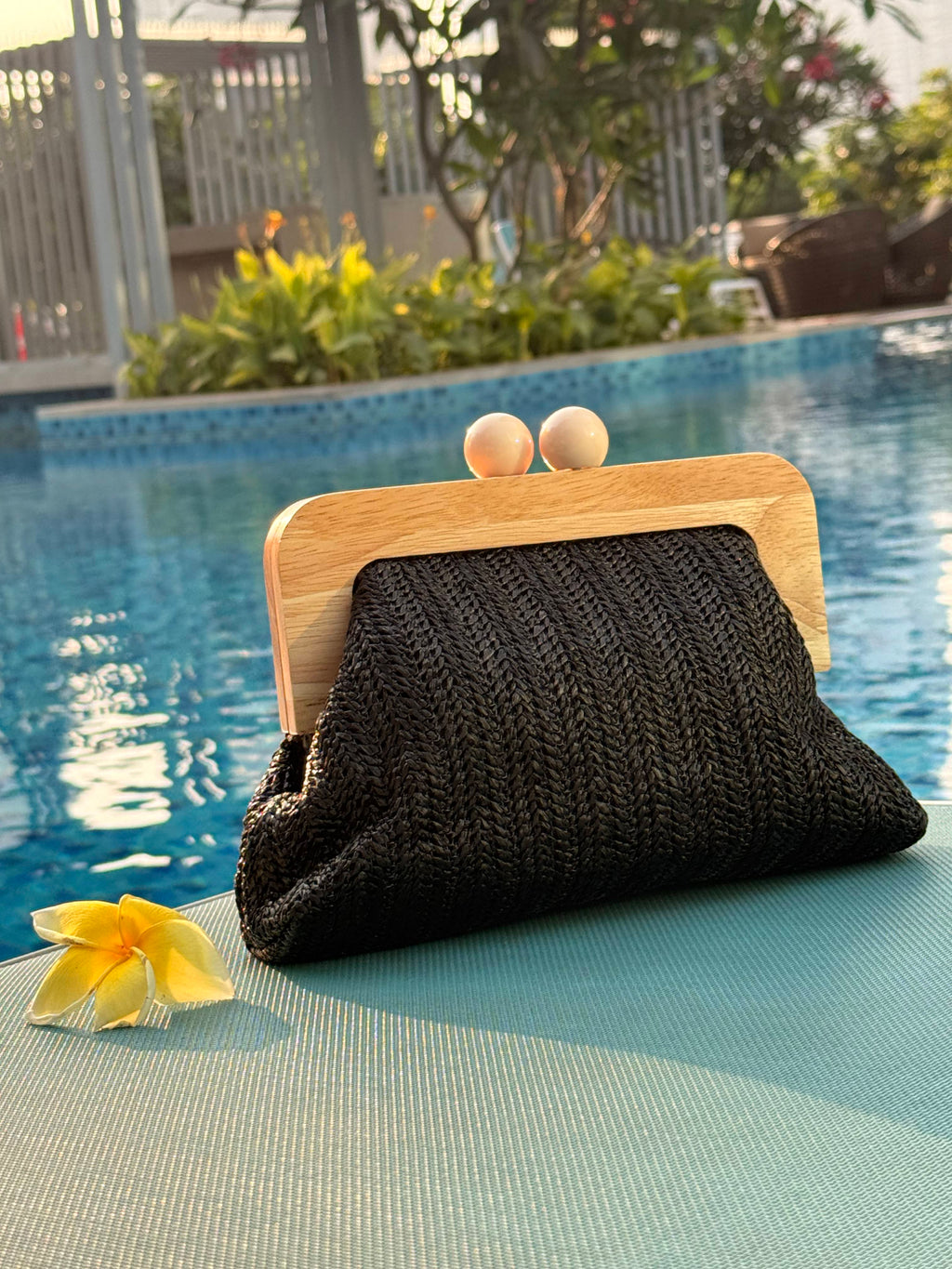 TERRA WEAVE CLUTCH BLACK