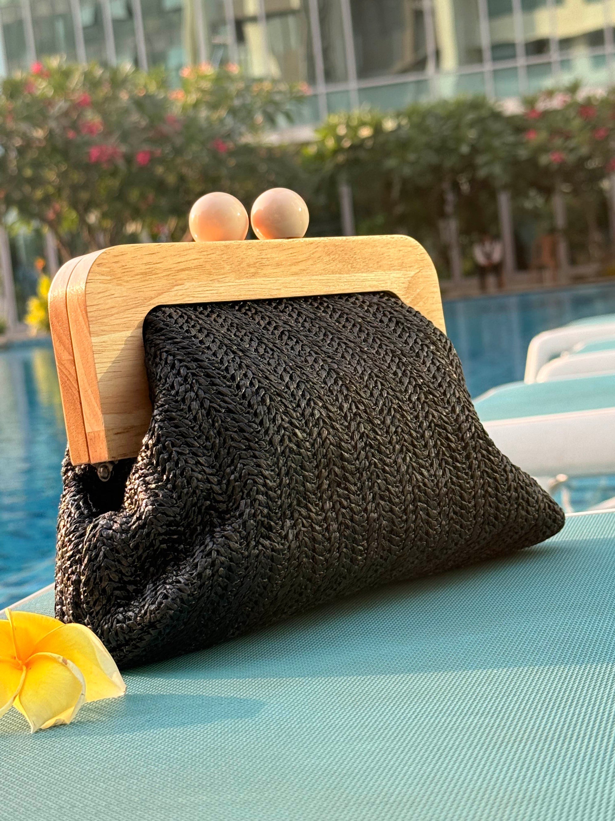 TERRA WEAVE CLUTCH BLACK