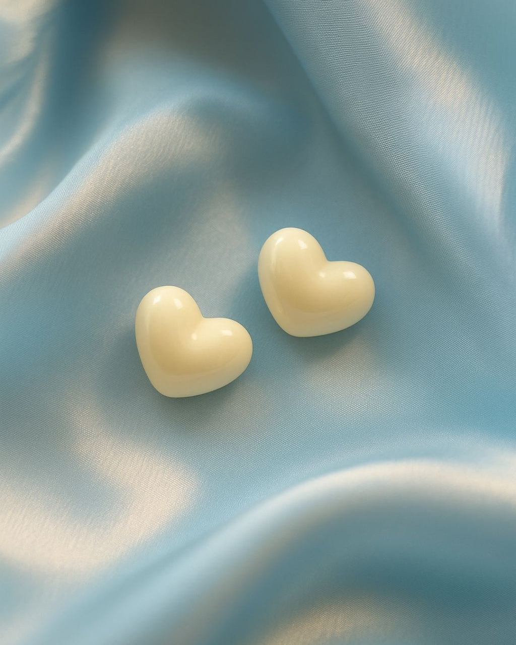WHITE CORA EARRINGS