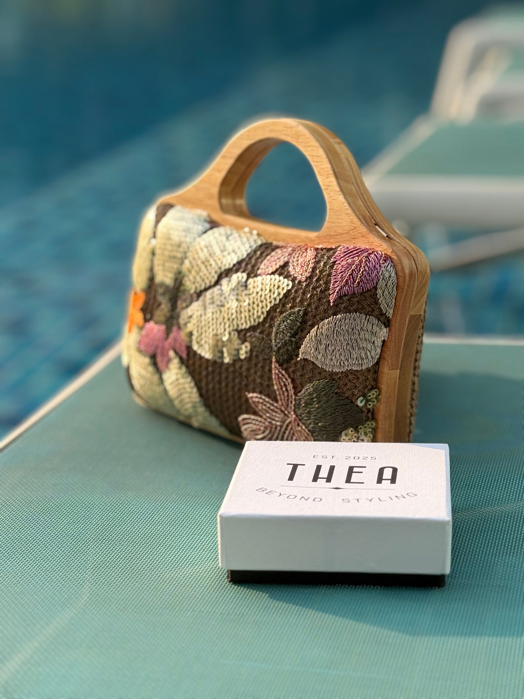 GREEN MEADOW HANDHELD BAG