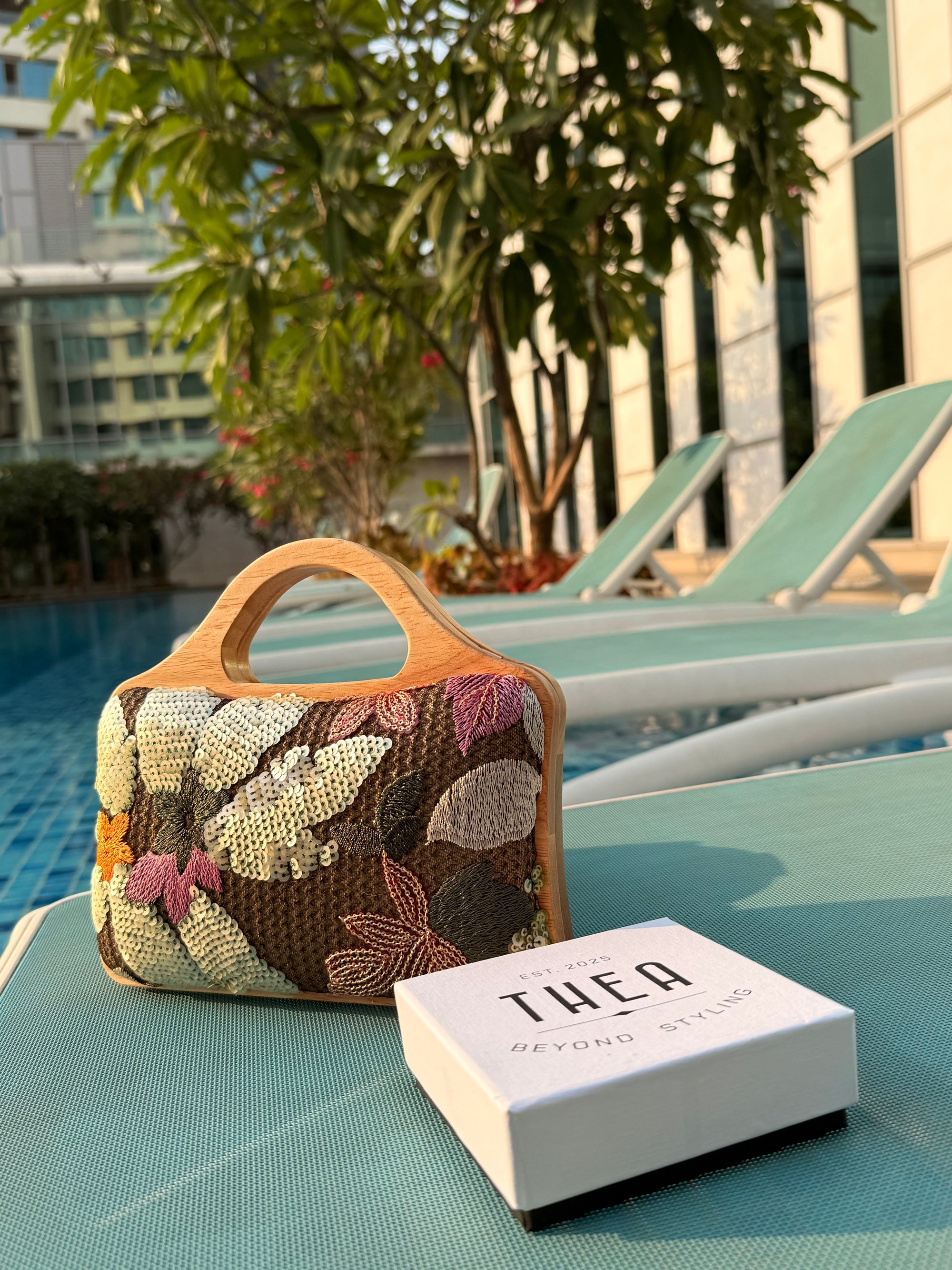 GREEN MEADOW HANDHELD BAG
