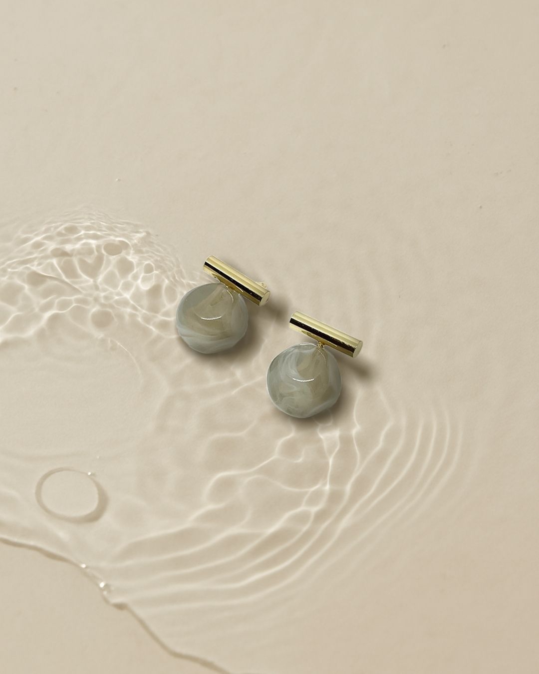 NEAERA GREY EARRINGS