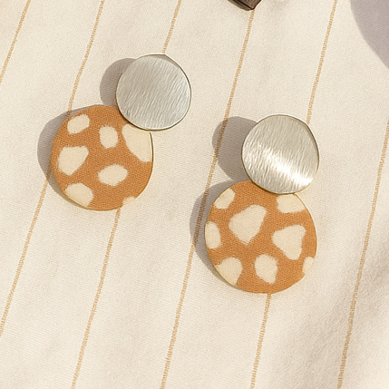 VERA MISMATCHED PEACH & WHITE EARRINGS