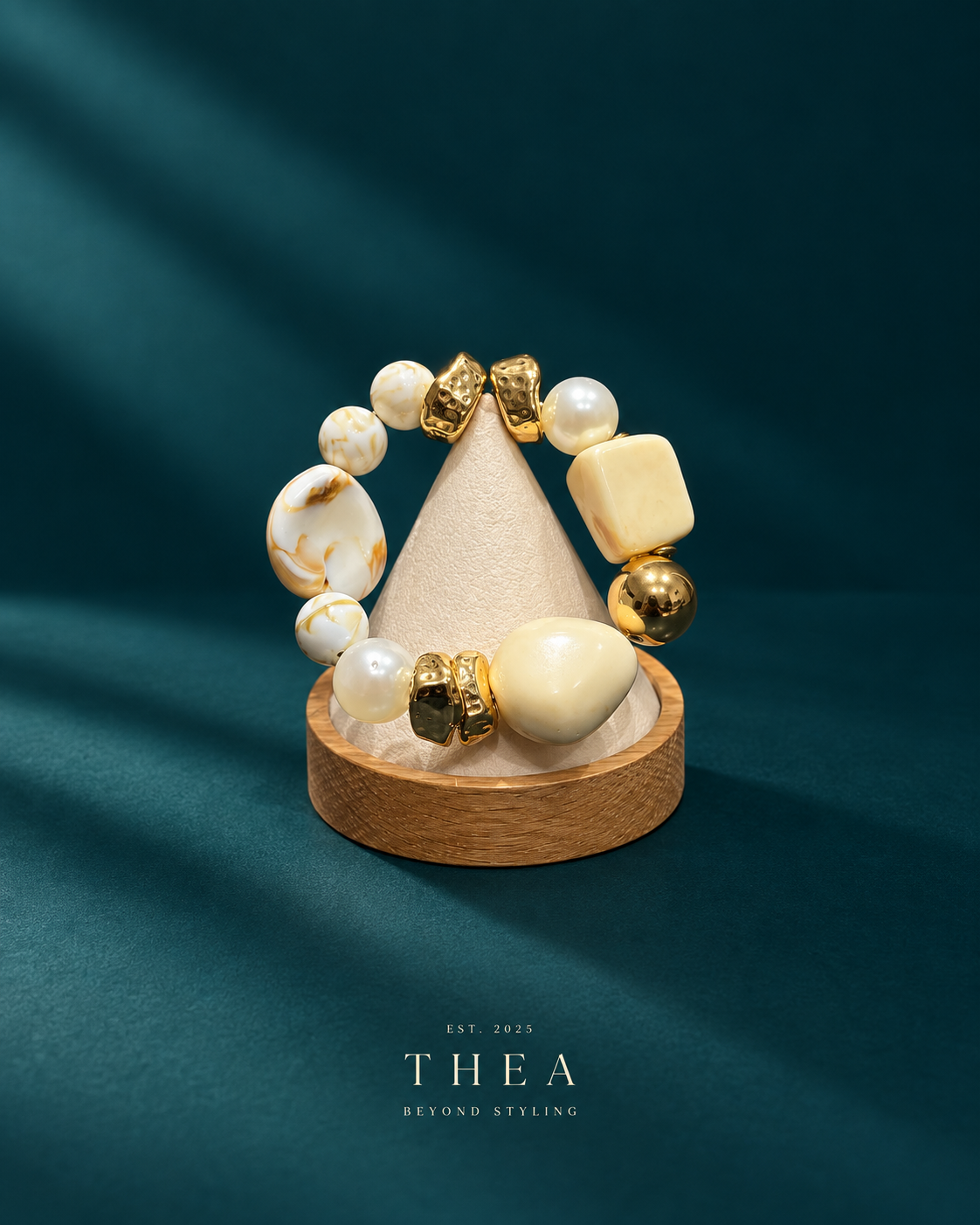 Vanilla Mosaic Bracelet with cream, caramel, pearl-look and gold-tone beads
