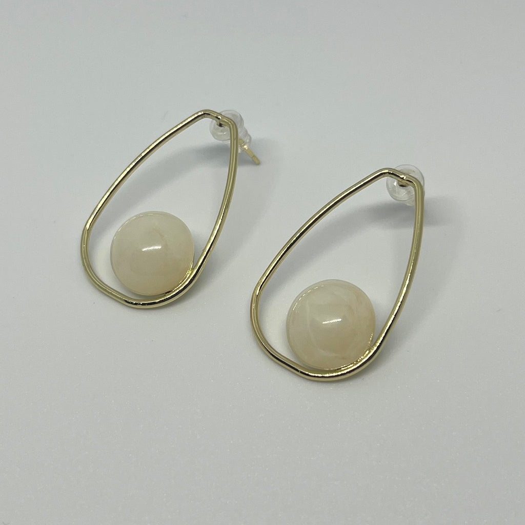 HILDA WHITE EARRINGS