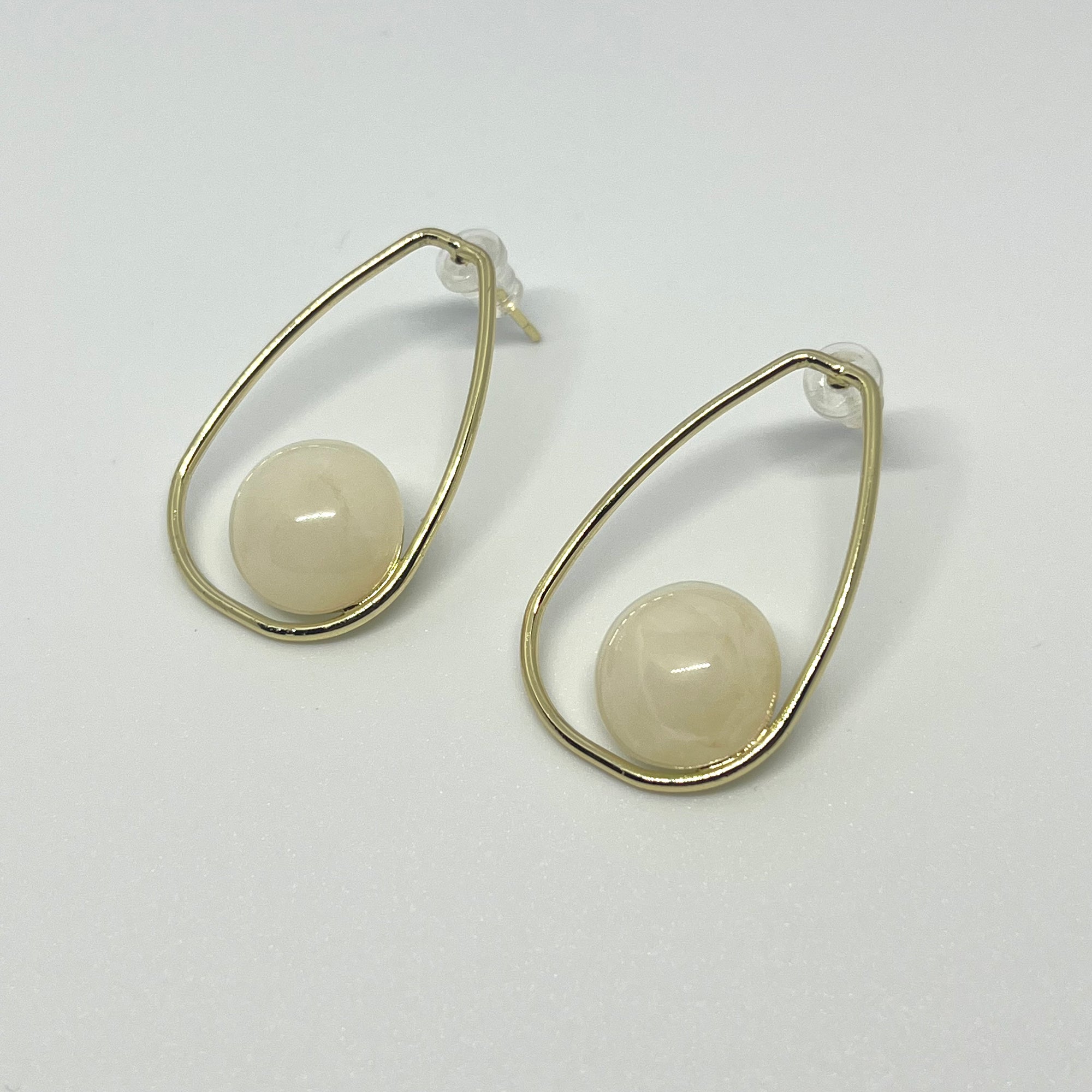 HILDA WHITE EARRINGS
