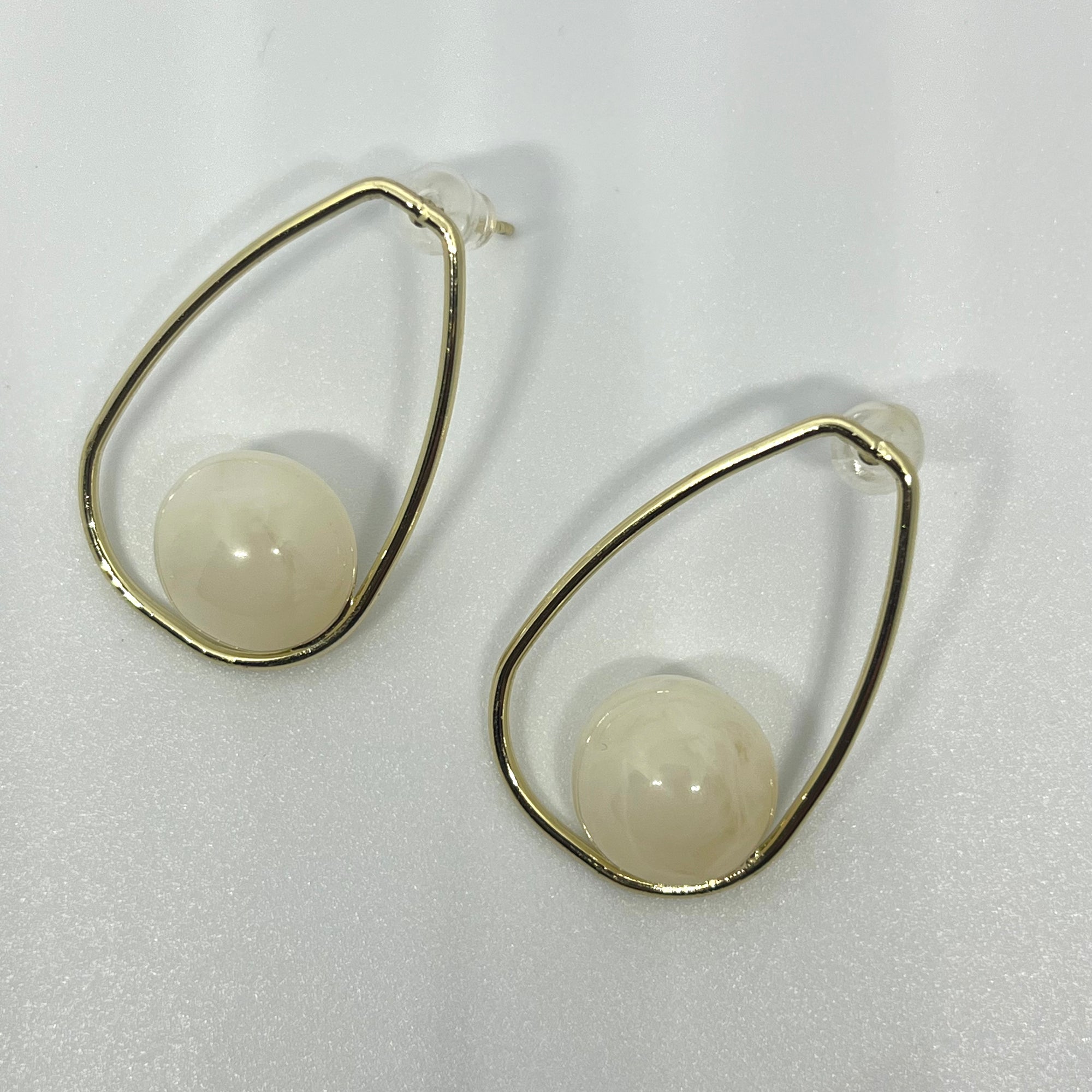 HILDA WHITE EARRINGS