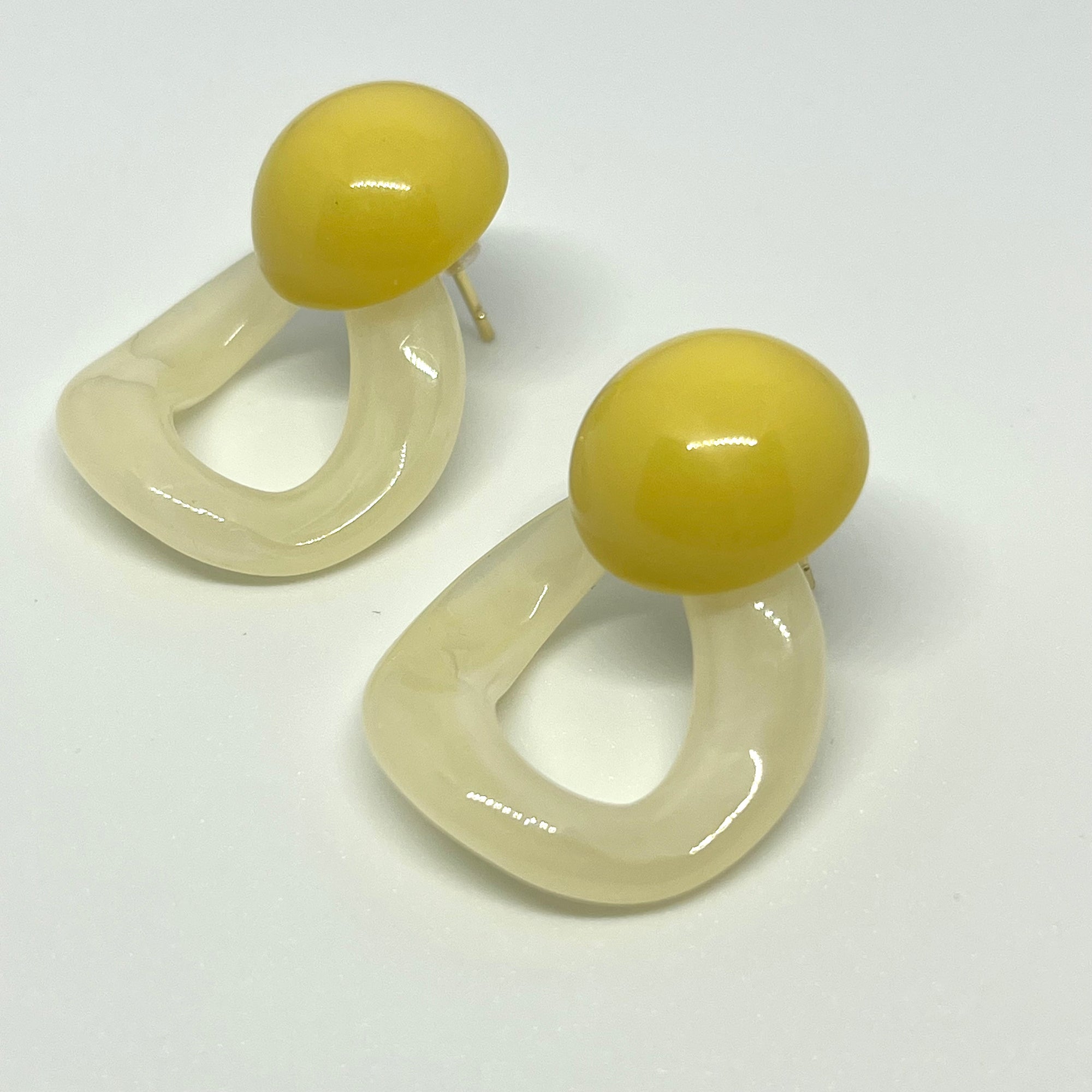 MARIANNE YELLOW & WHITE TWIST EARRINGS
