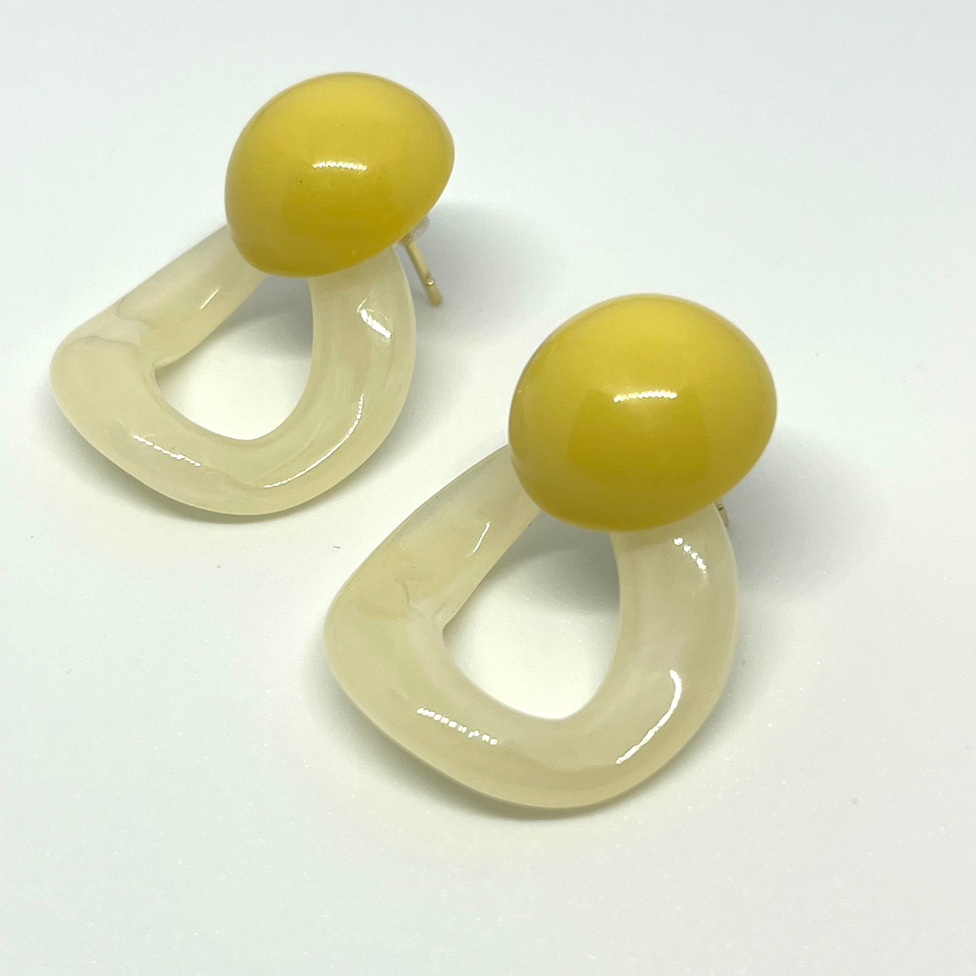 MARIANNE YELLOW & WHITE TWIST EARRINGS