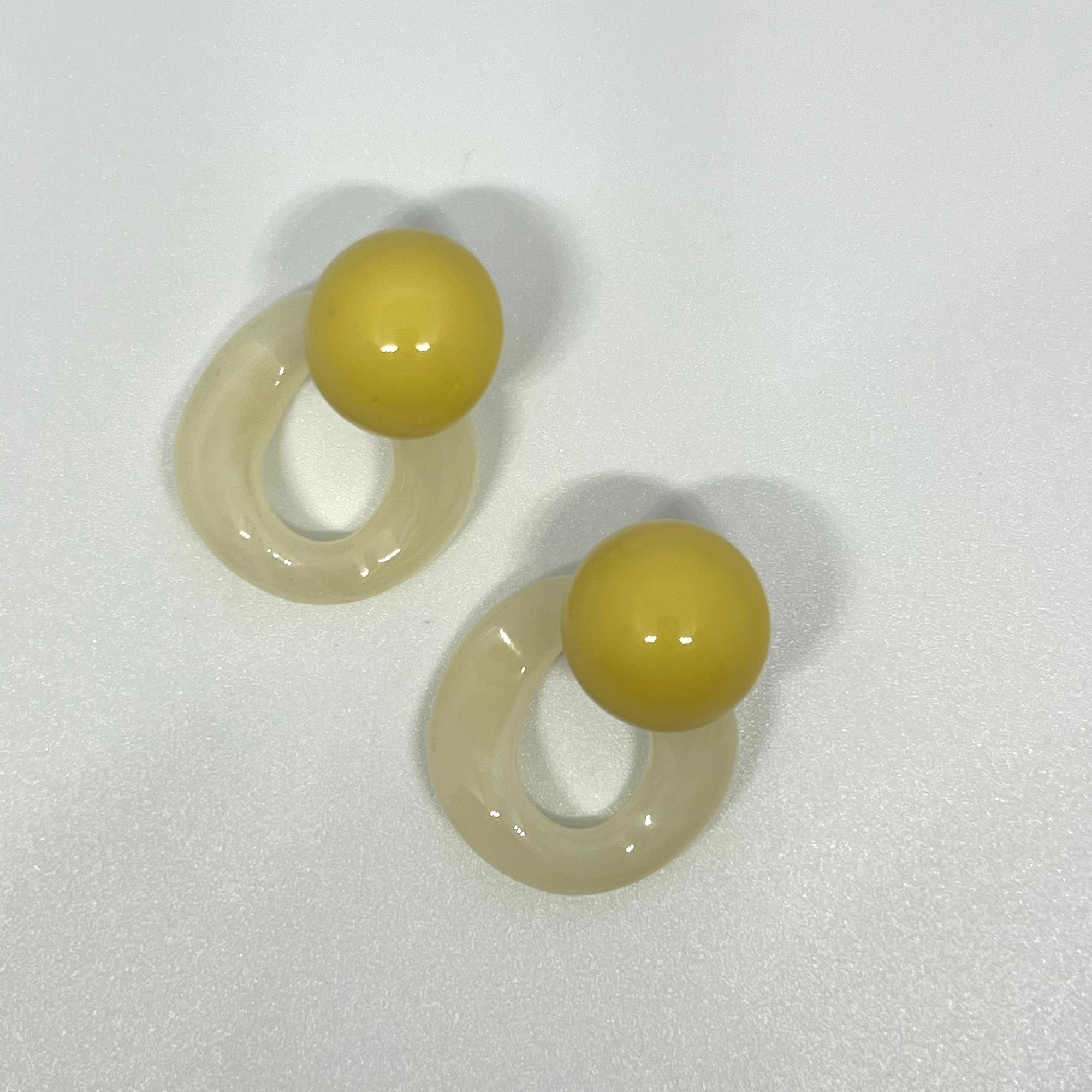 MARIANNE YELLOW & WHITE TWIST EARRINGS