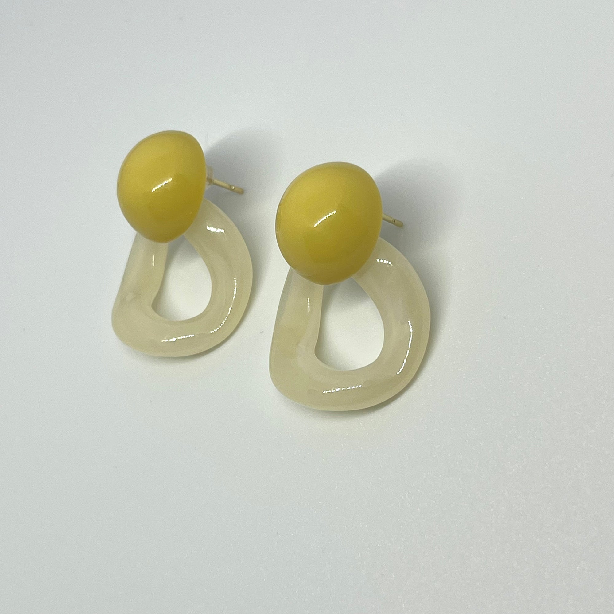 MARIANNE YELLOW & WHITE TWIST EARRINGS