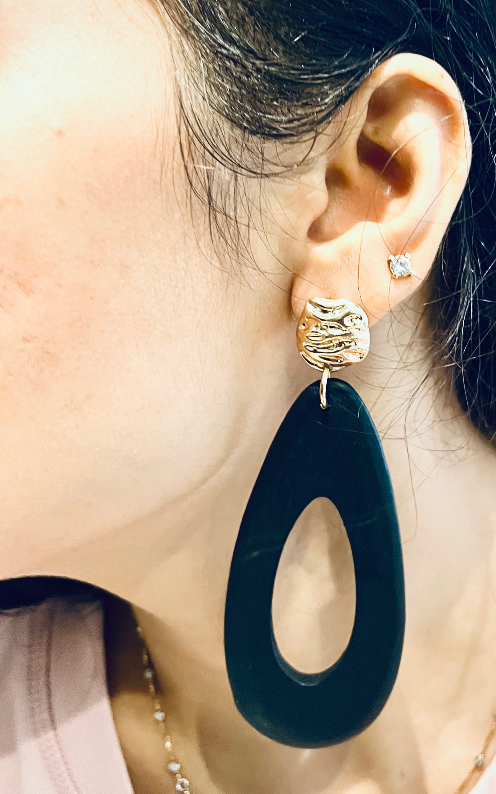 BLACK WOOD DROP EARRINGS