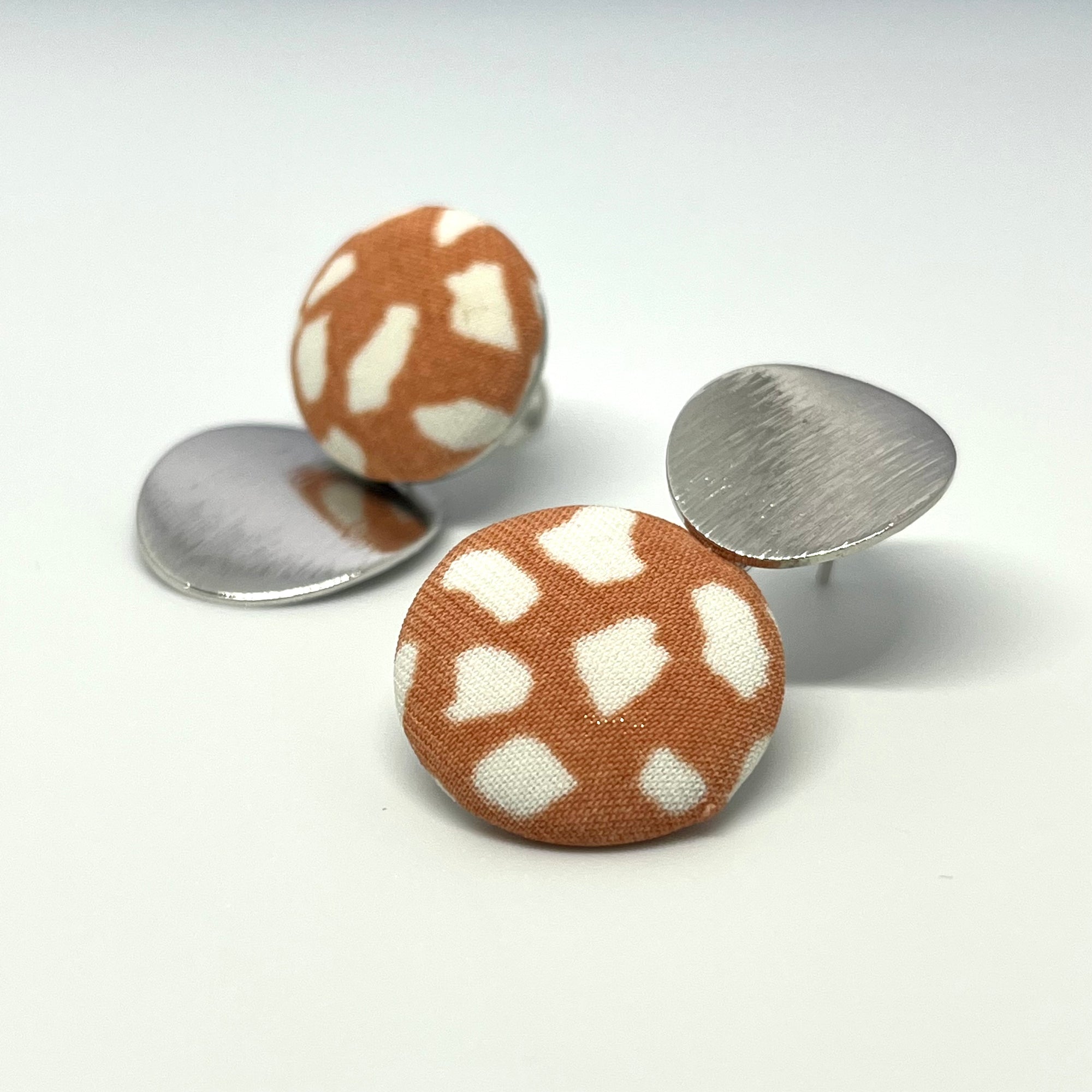 VERA MISMATCHED PEACH & WHITE EARRINGS