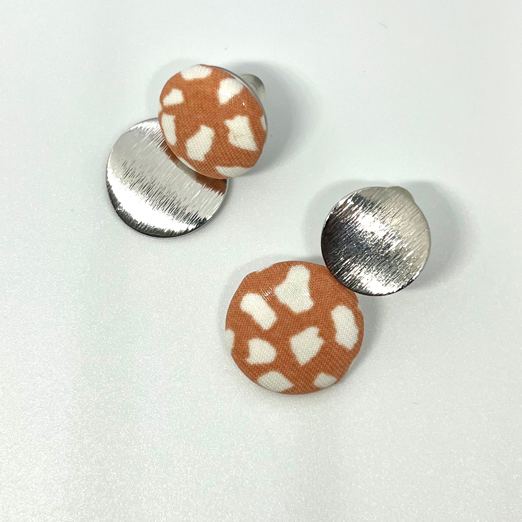 VERA MISMATCHED PEACH & WHITE EARRINGS