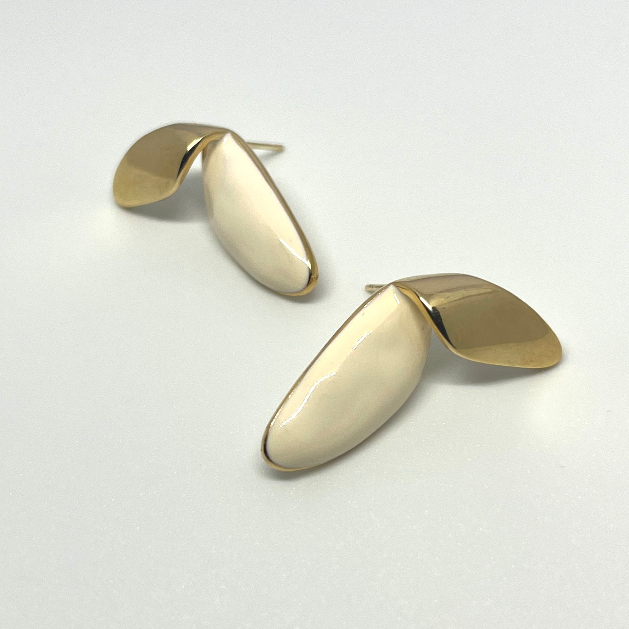 WHITE GOLD FOLD EARRINGS