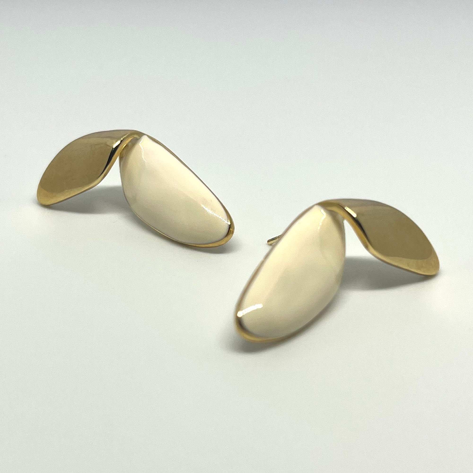 WHITE GOLD FOLD EARRINGS