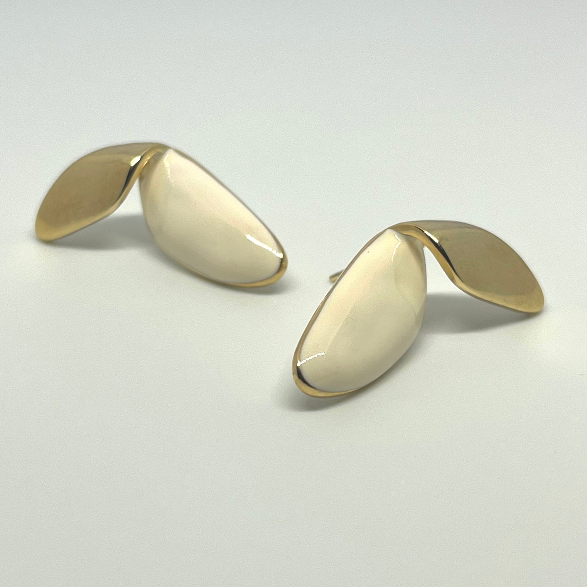 WHITE GOLD FOLD EARRINGS