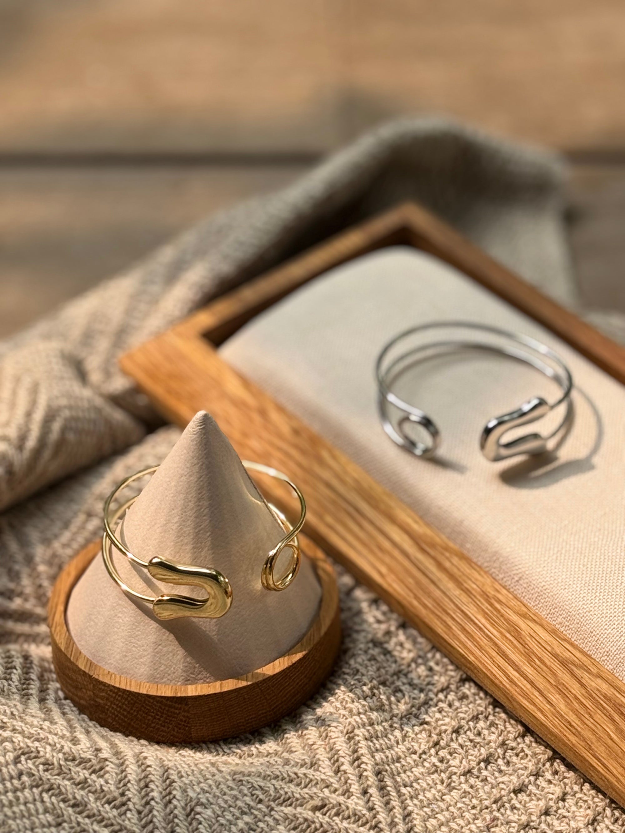 PIN CUFF GOLD