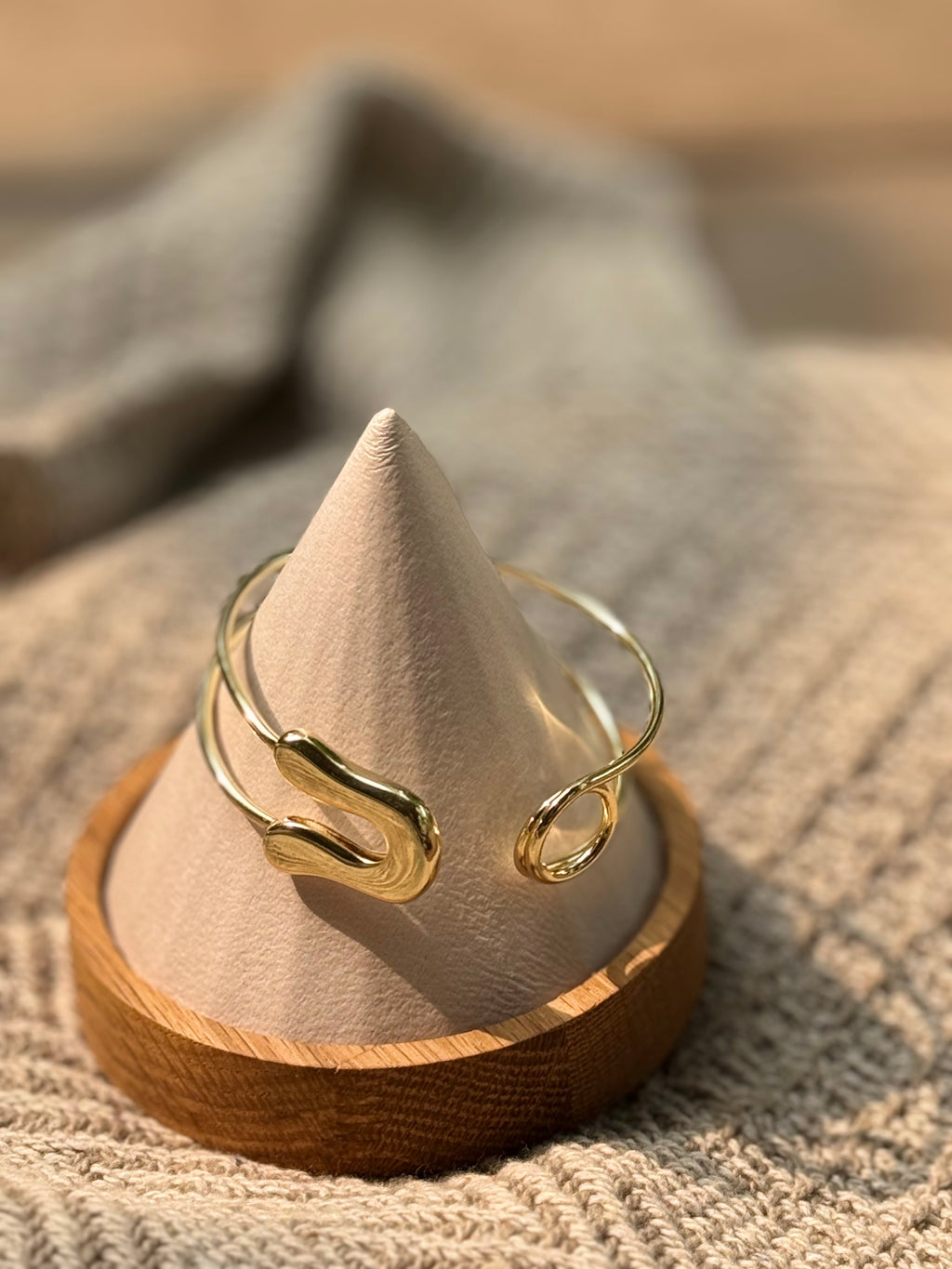 PIN CUFF GOLD