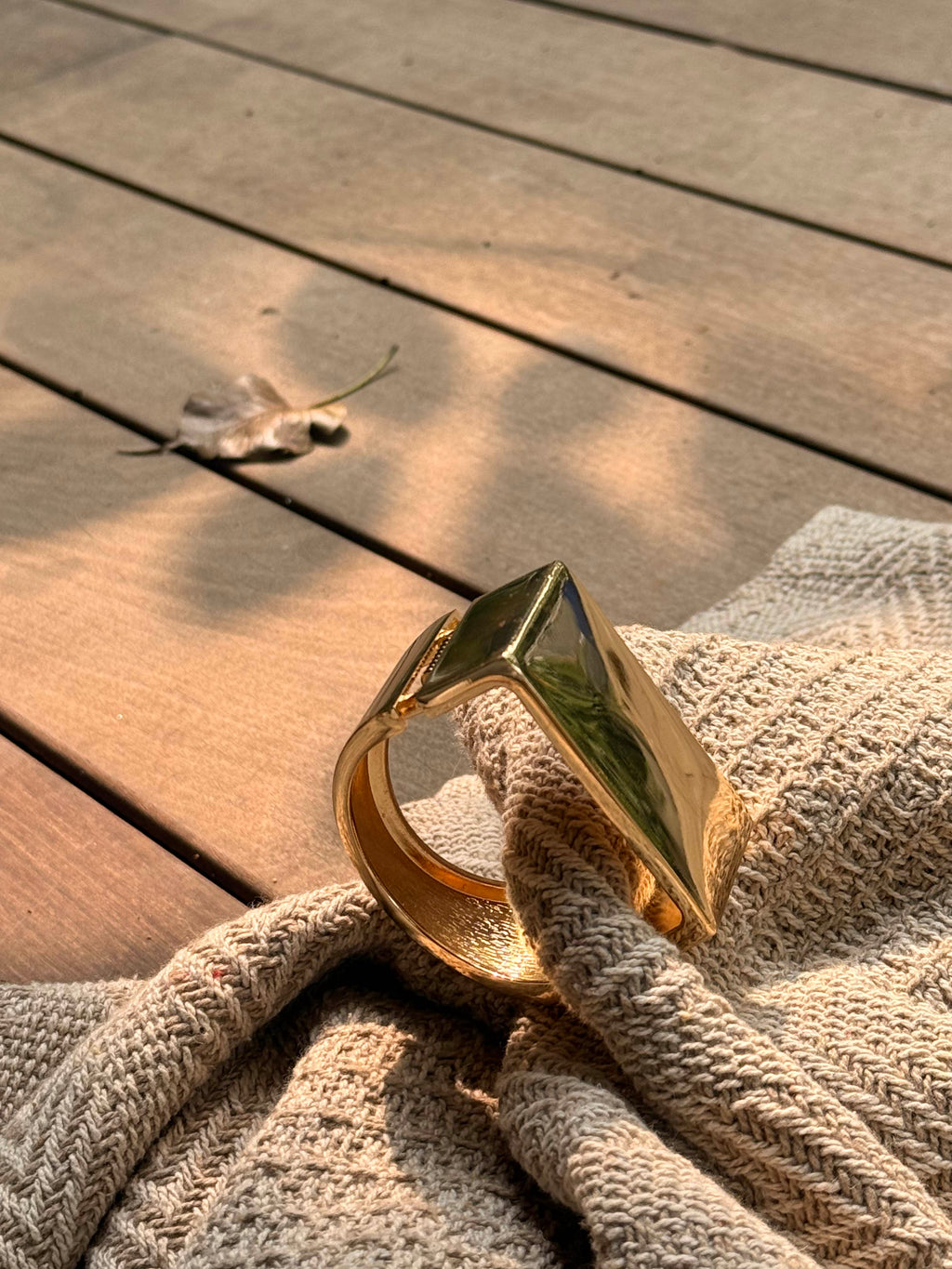 SOLIS SCULPTED BRUSH GOLD CUFF