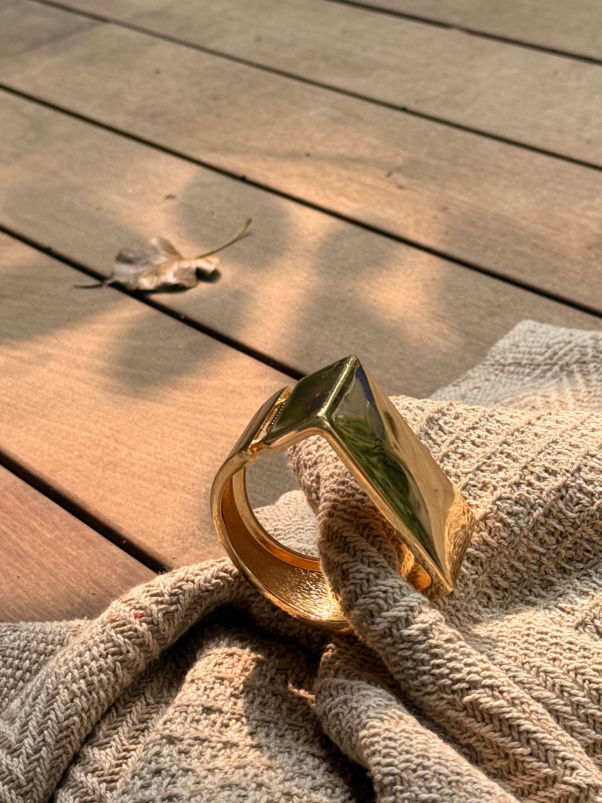 SOLIS SCULPTED BRUSH GOLD CUFF