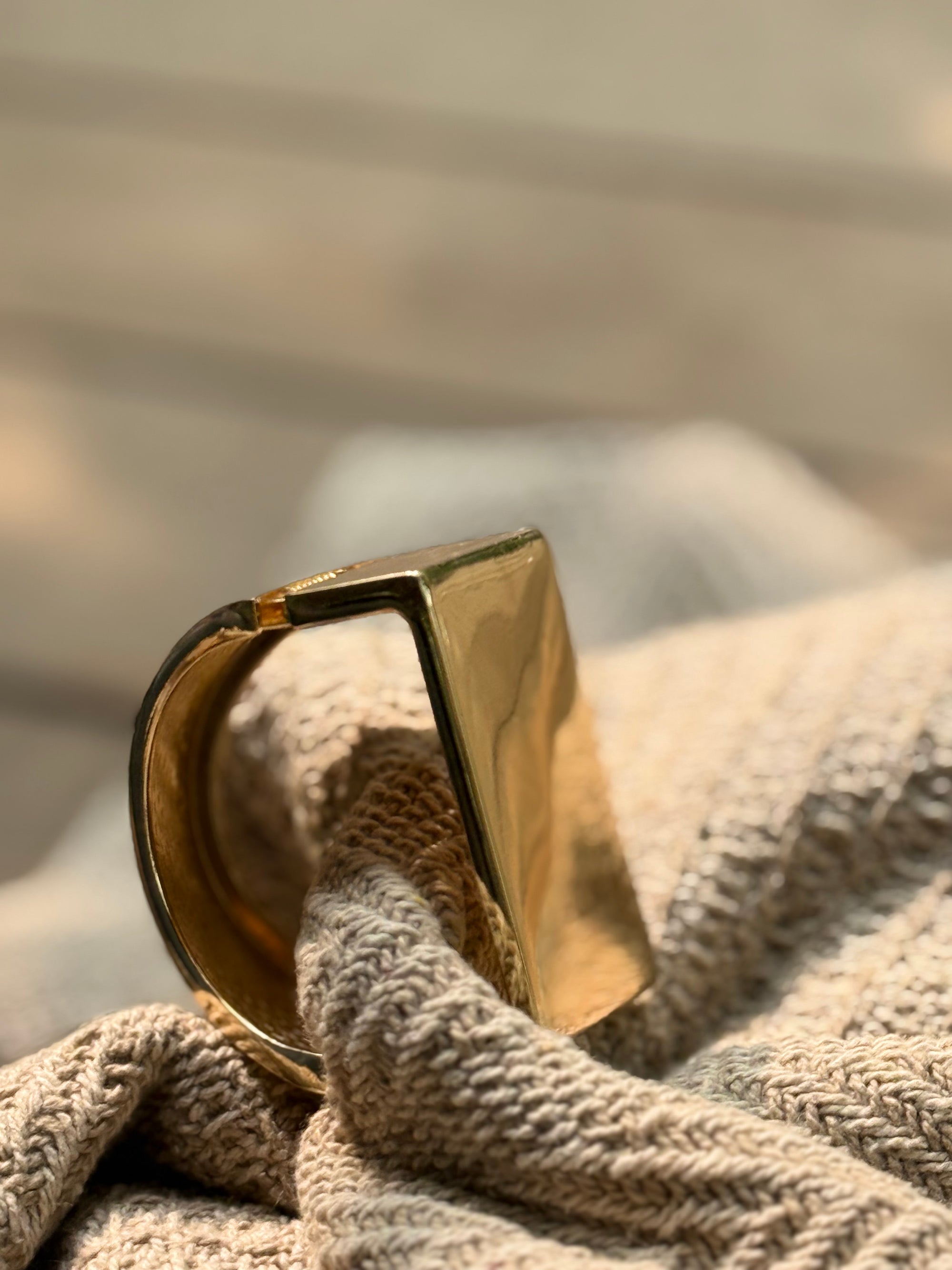 SOLIS SCULPTED BRUSH GOLD CUFF