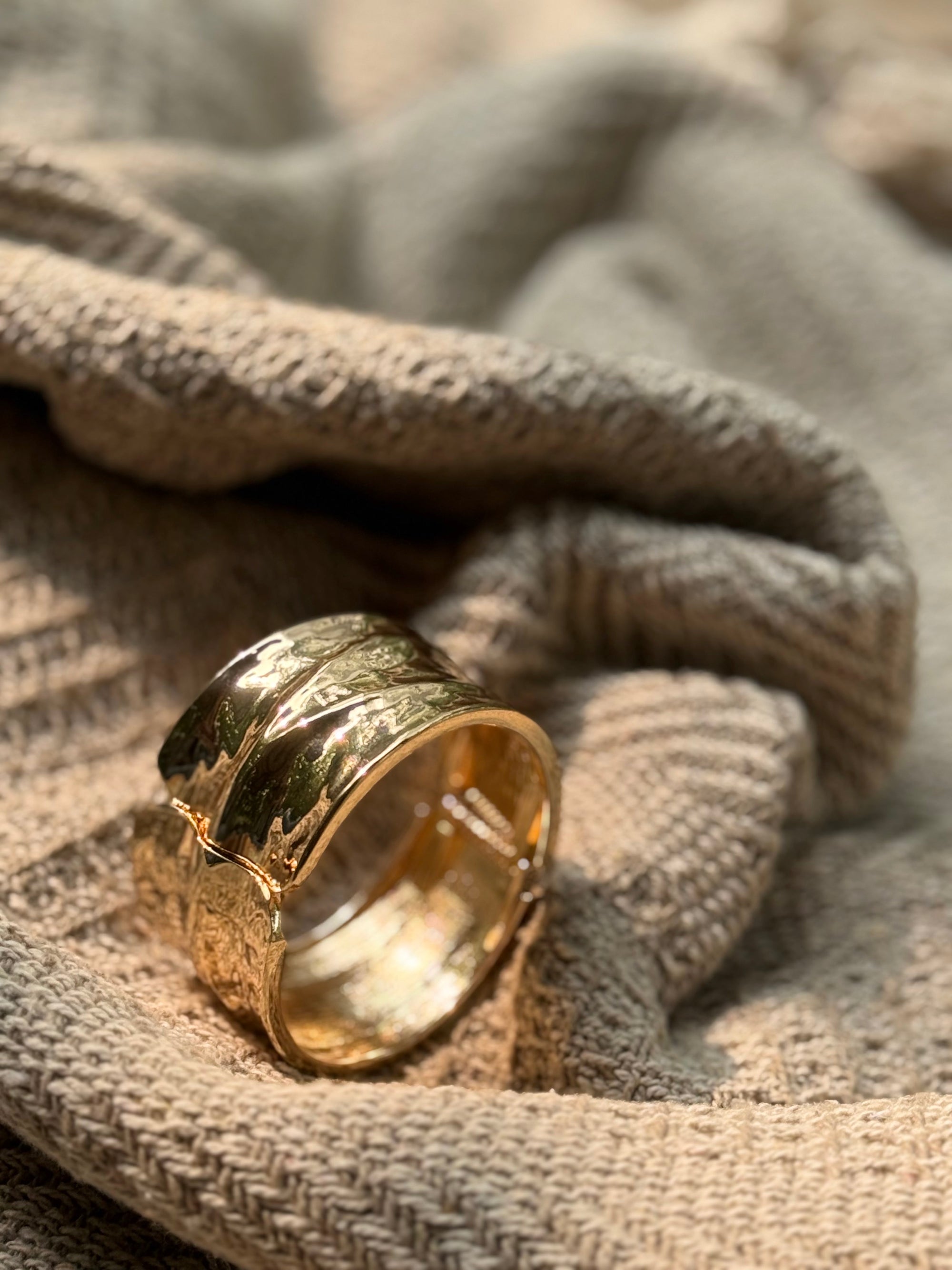 AURELIA HAMMERED GOLD CUFF