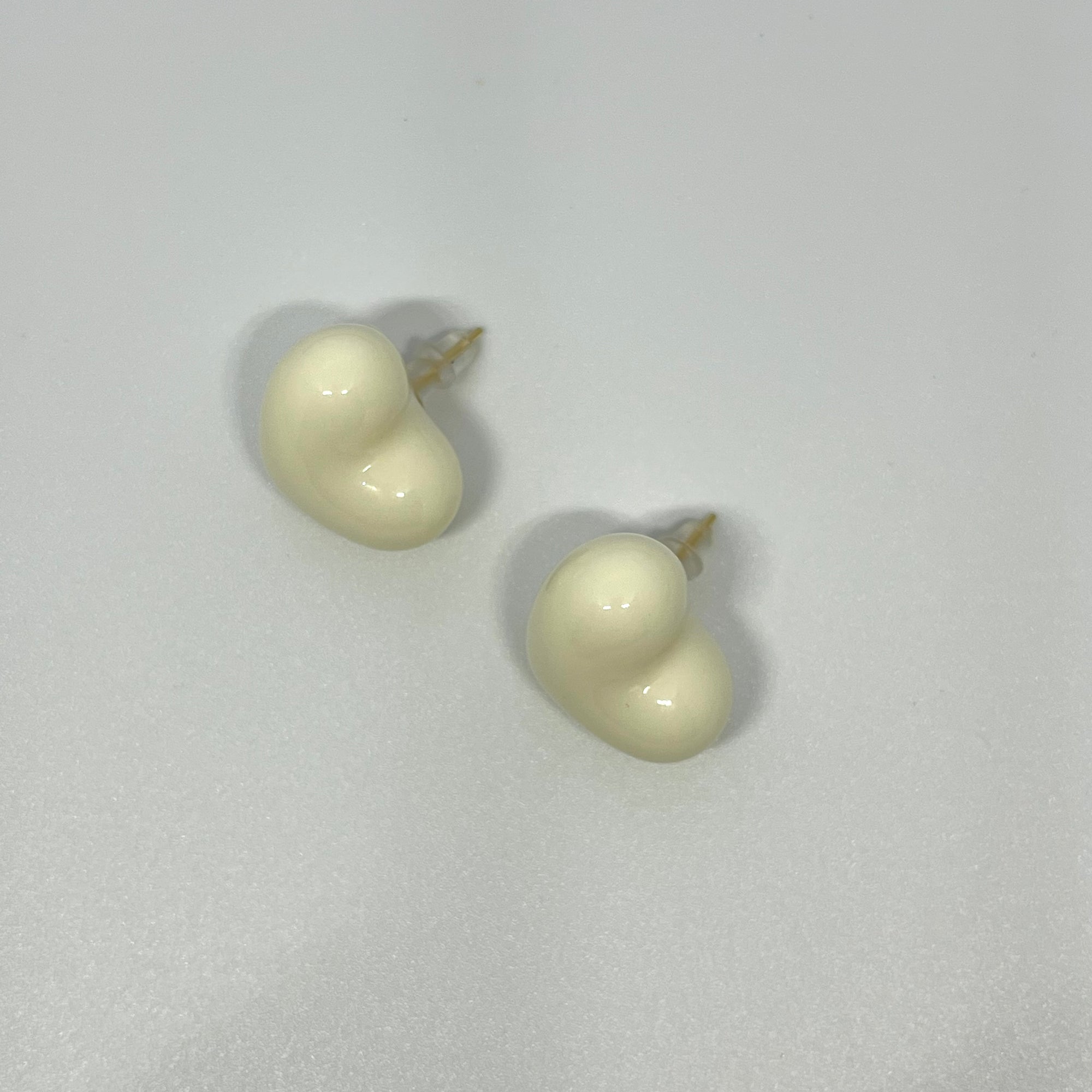 WHITE CORA EARRINGS