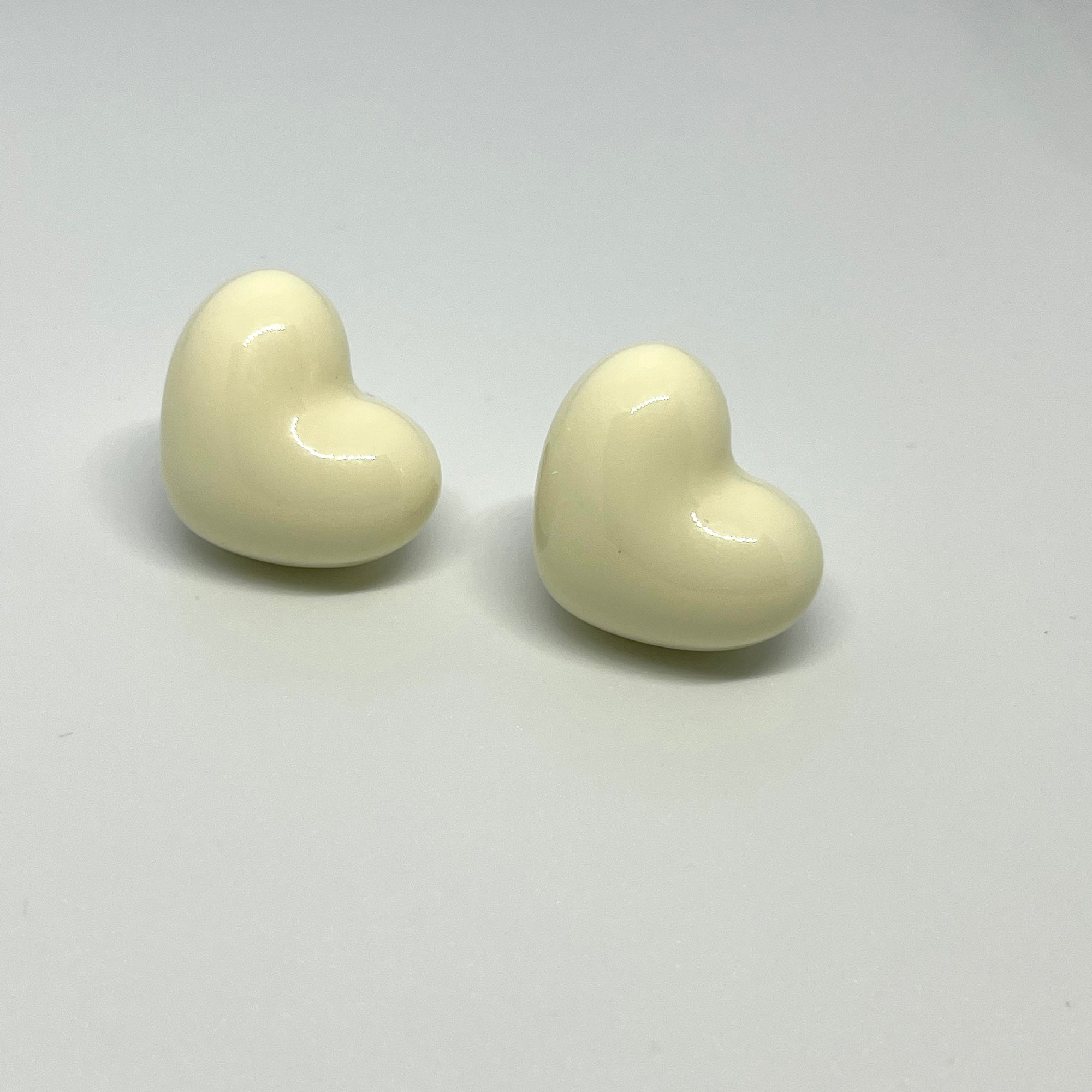 WHITE CORA EARRINGS