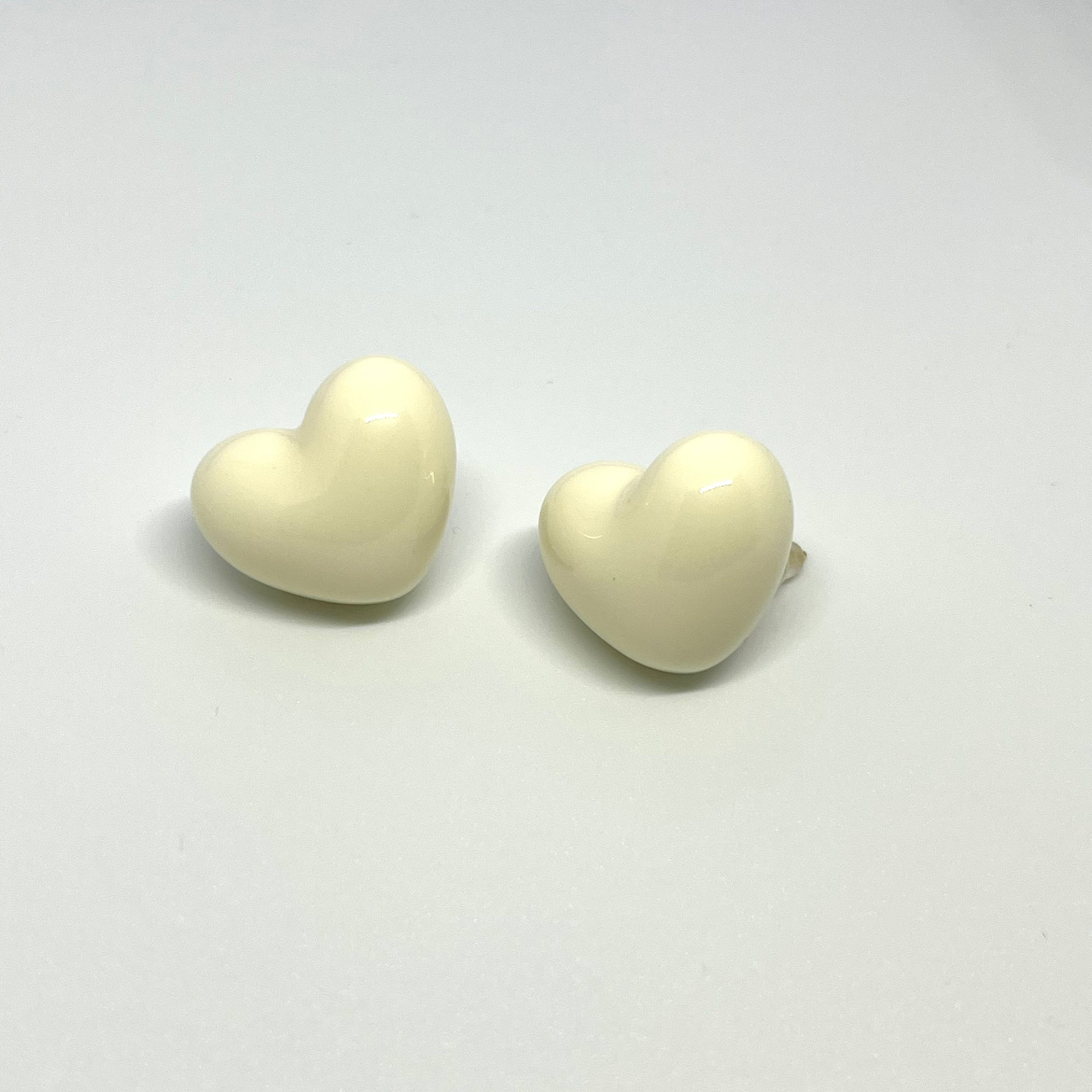 WHITE CORA EARRINGS