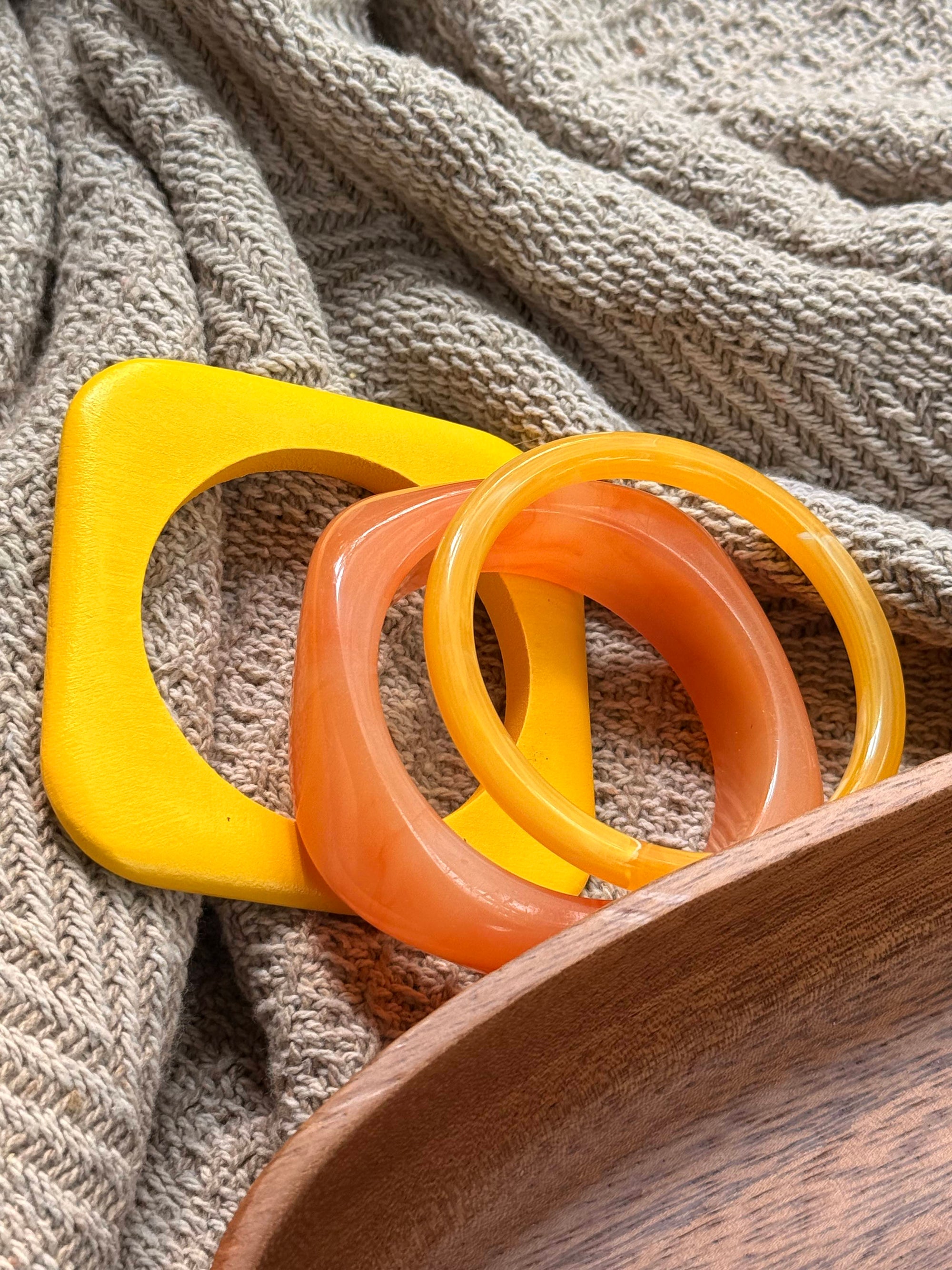YELLOW RESIN BRACELET STACK
