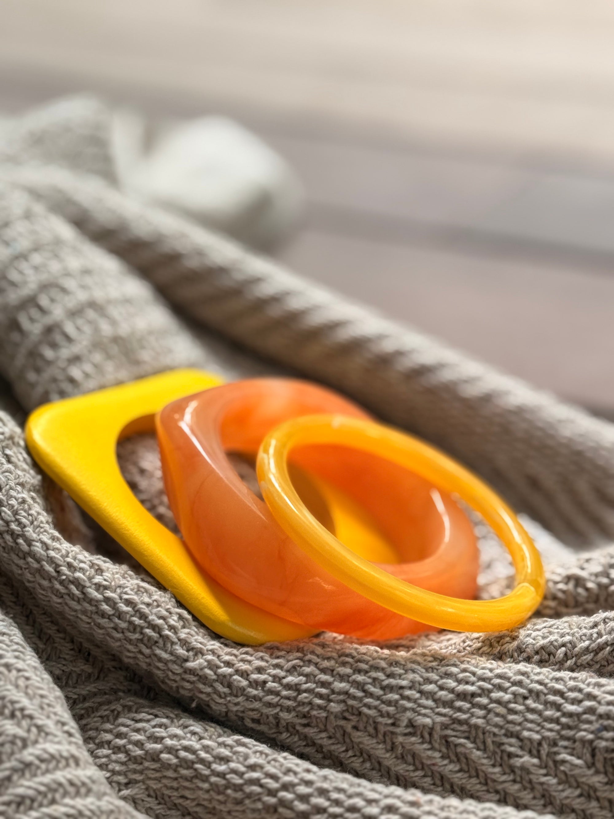 YELLOW RESIN BRACELET STACK