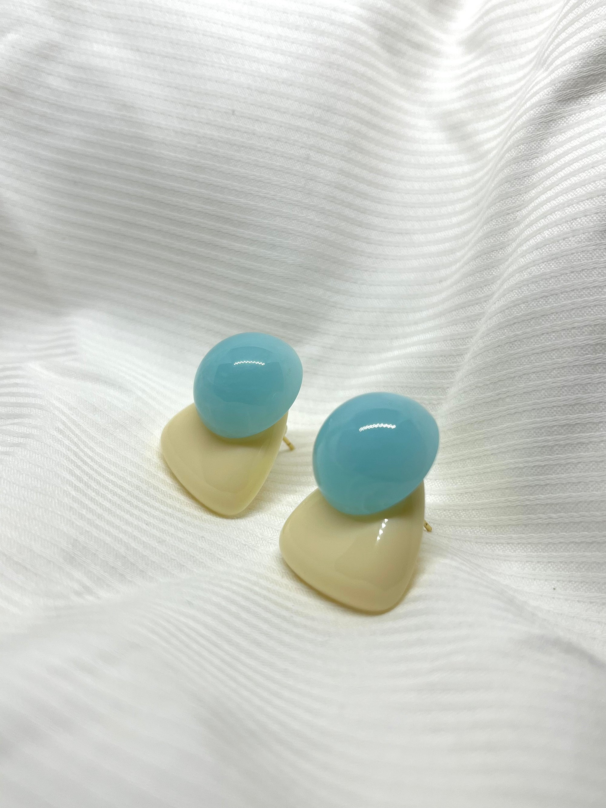 CRINO WHITE BLUE EARRINGS