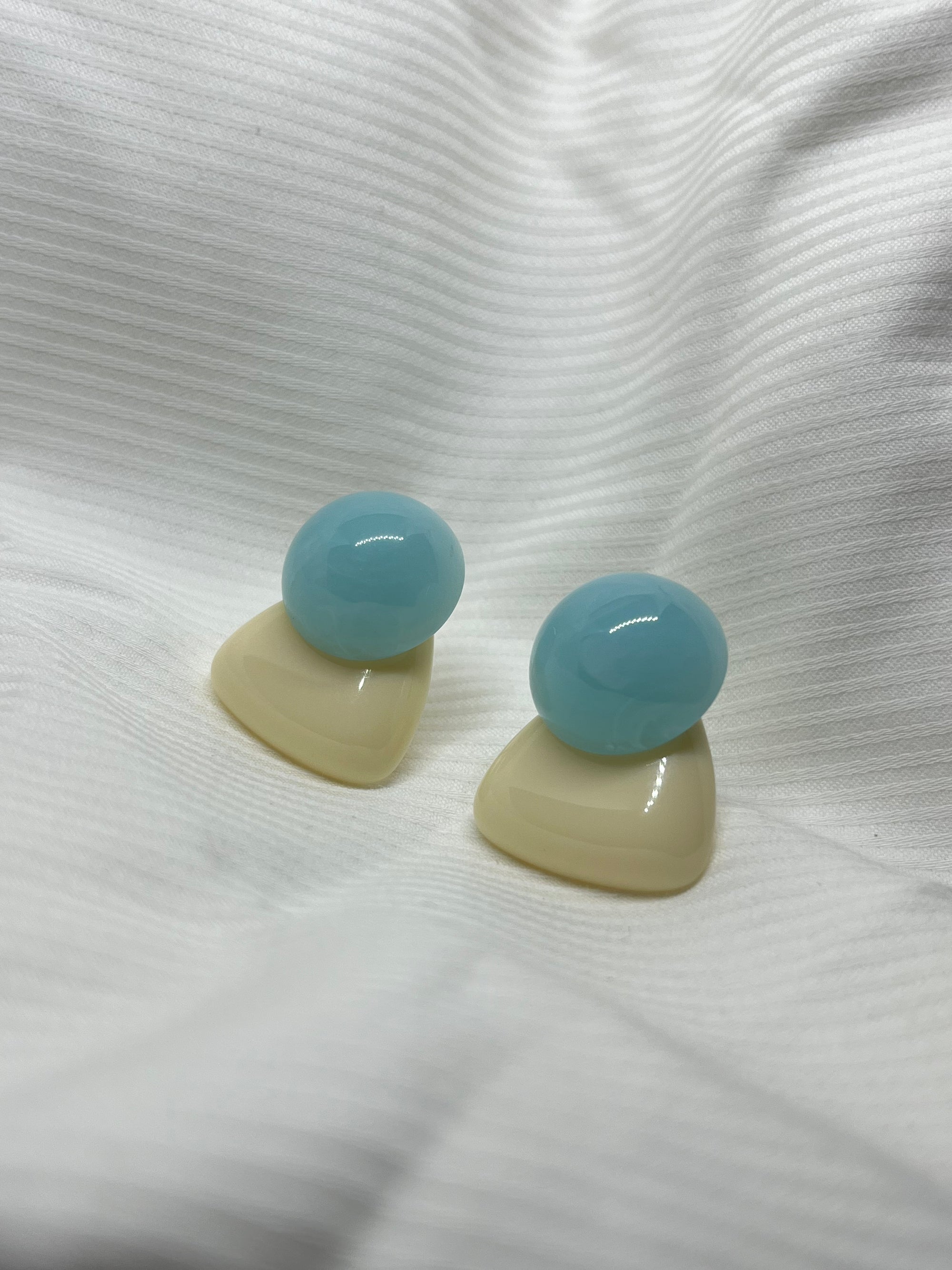 CRINO WHITE BLUE EARRINGS