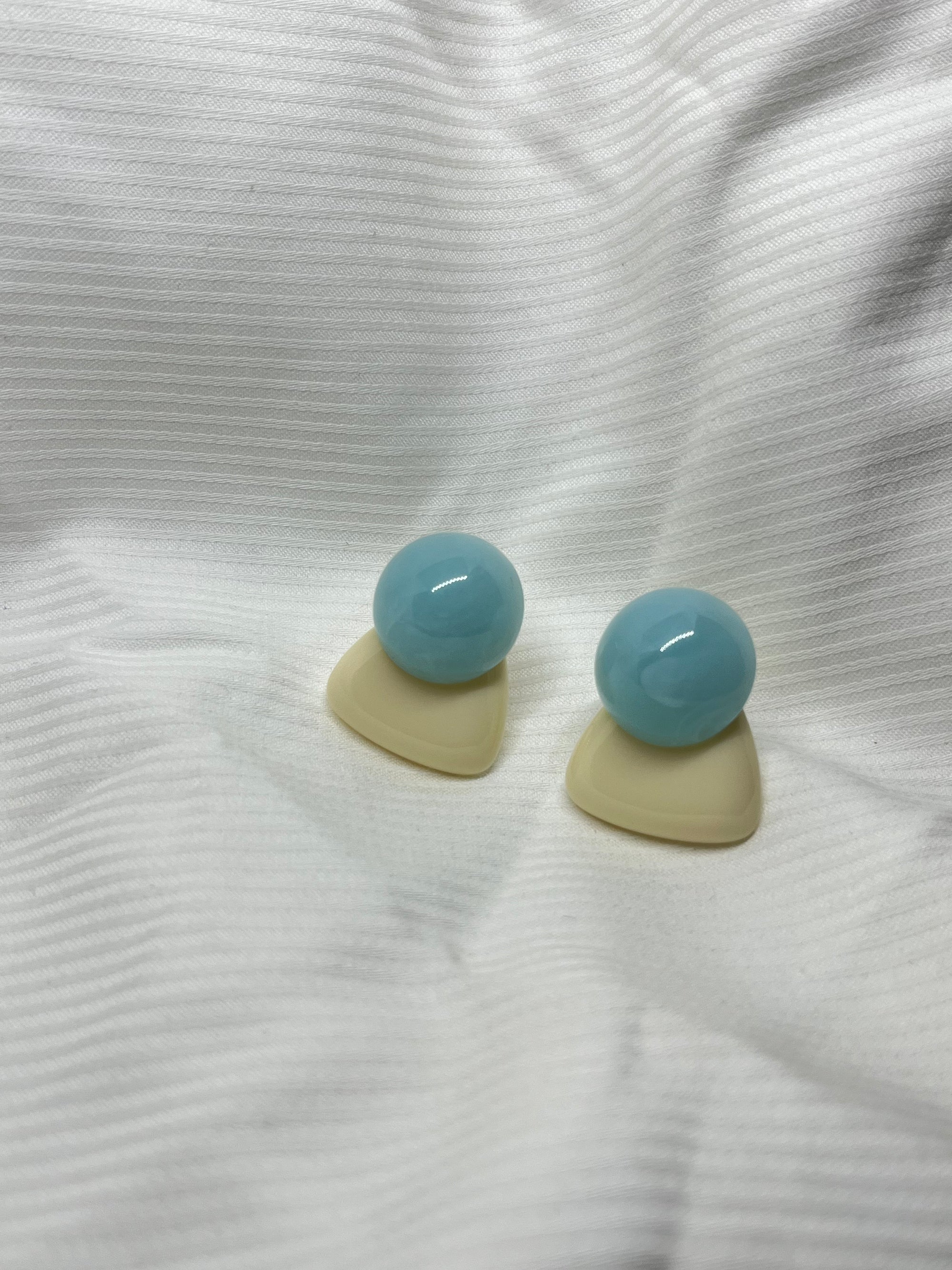 CRINO WHITE BLUE EARRINGS